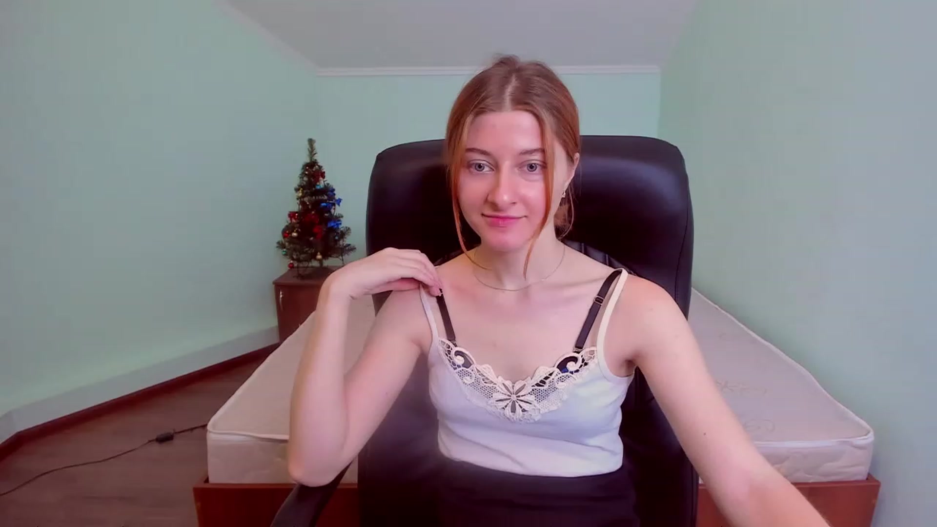 Gallery image thumbnail from NikollDiks's myfreecams stream on, 12/23/2022, 17:19 image 9 of 20