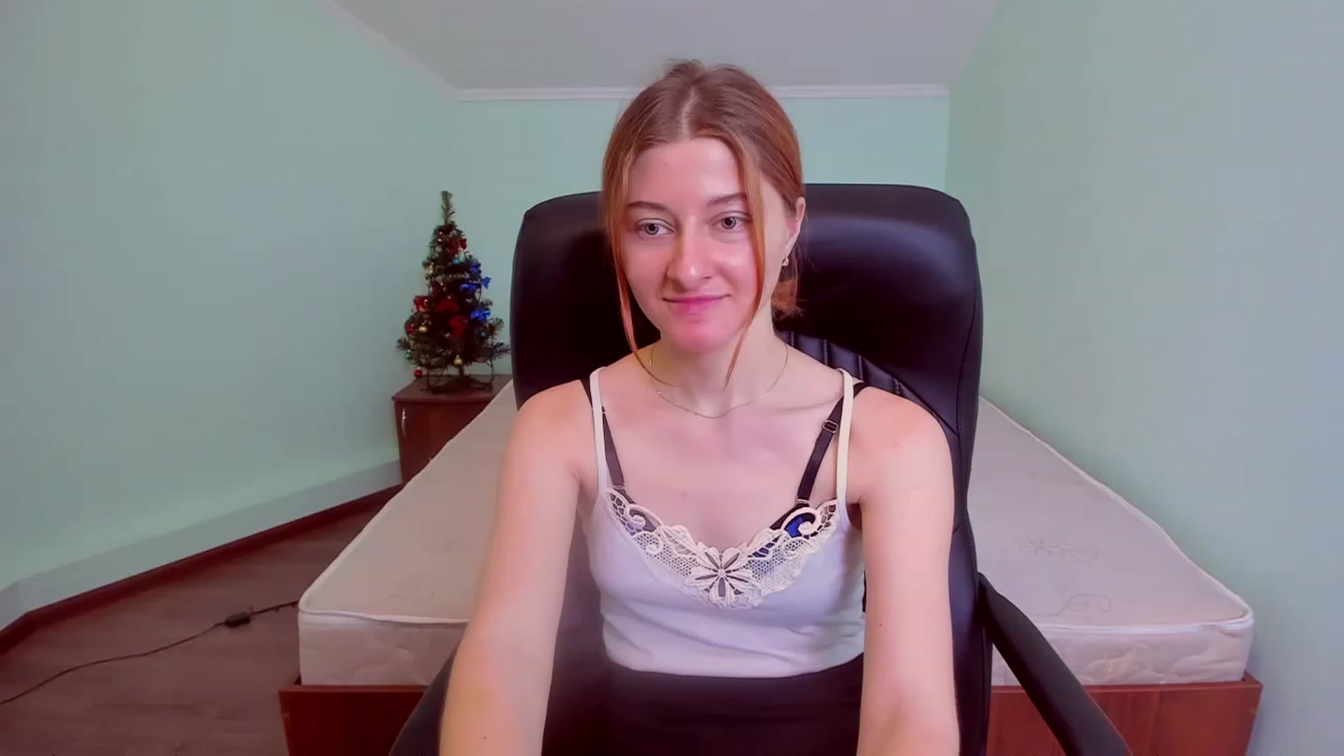Gallery image thumbnail from NikollDiks's myfreecams stream on, 12/23/2022, 17:19 image 4 of 20