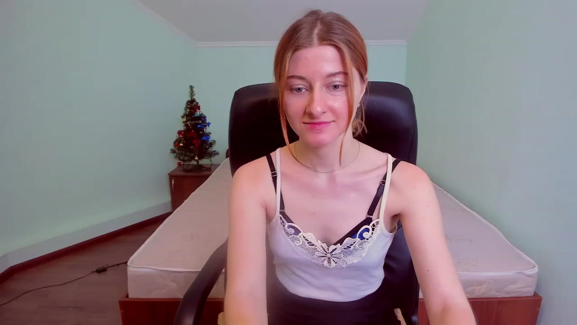 Gallery image thumbnail from NikollDiks's myfreecams stream on, 12/23/2022, 17:19 image 16 of 20