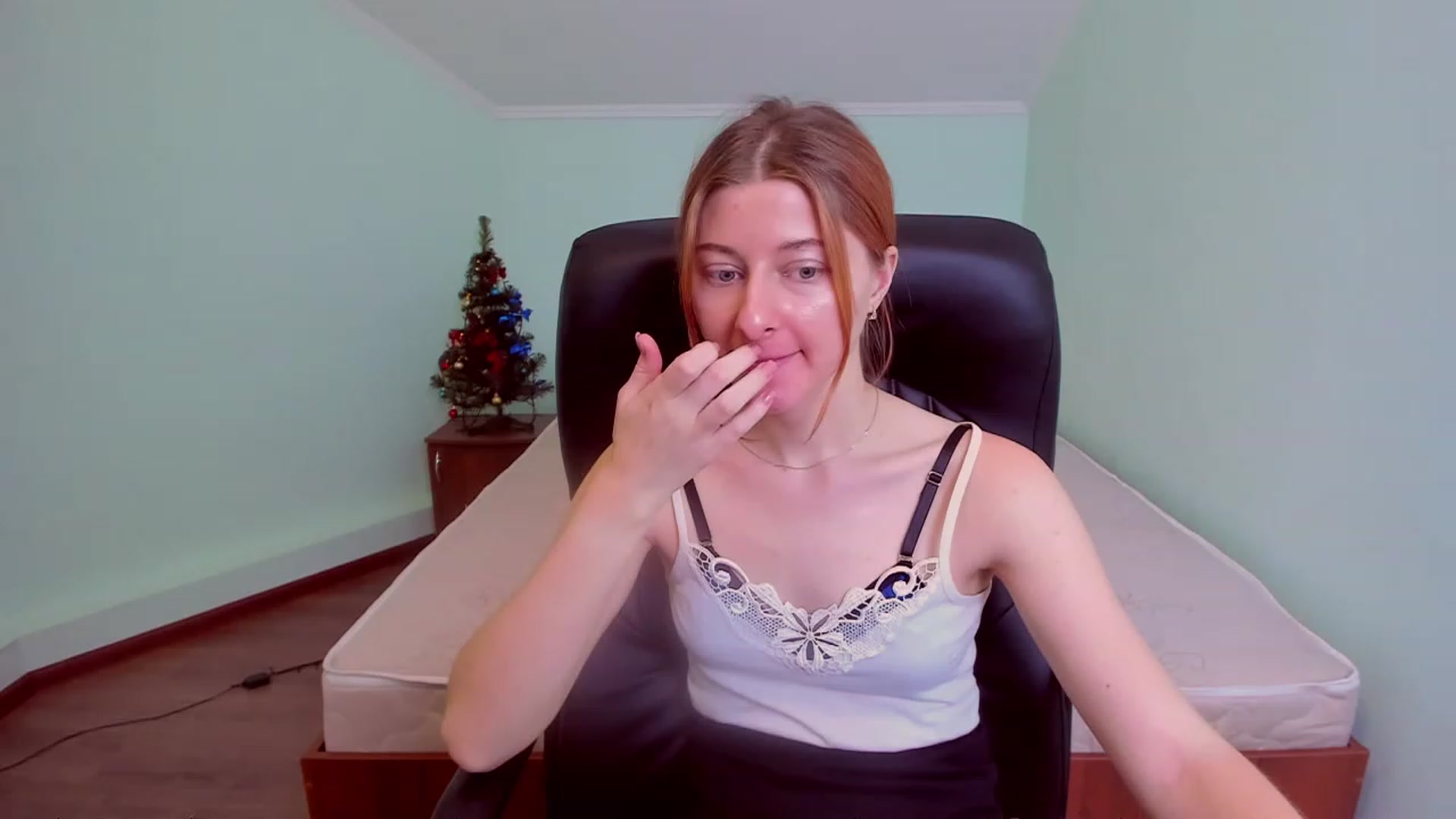 Gallery image thumbnail from NikollDiks's myfreecams stream on, 12/23/2022, 17:19 image 10 of 20