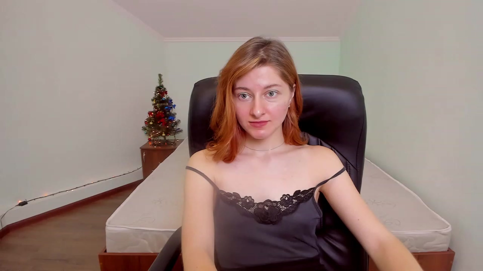 Gallery image thumbnail from NikollDiks's myfreecams stream on, 12/27/2022, 15:43 image 15 of 20