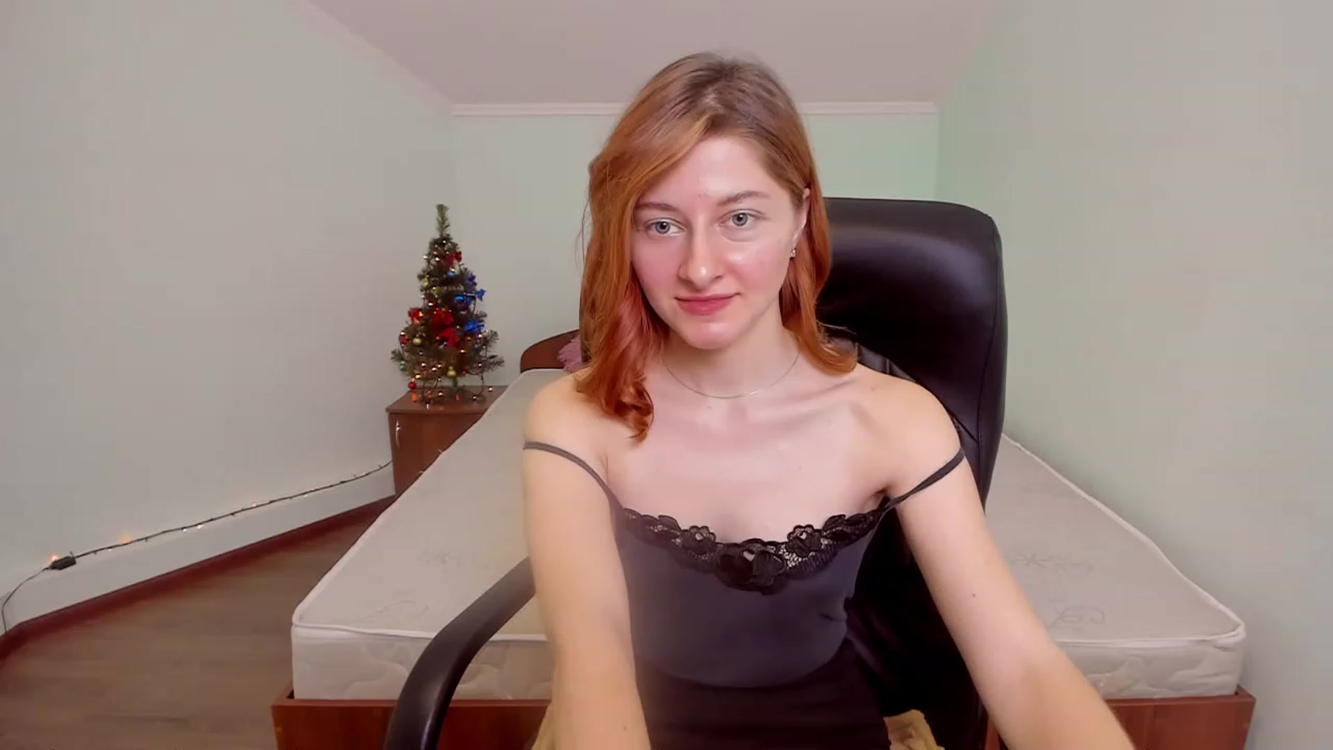 Gallery image thumbnail from NikollDiks's myfreecams stream on, 12/27/2022, 15:43 image 1 of 20
