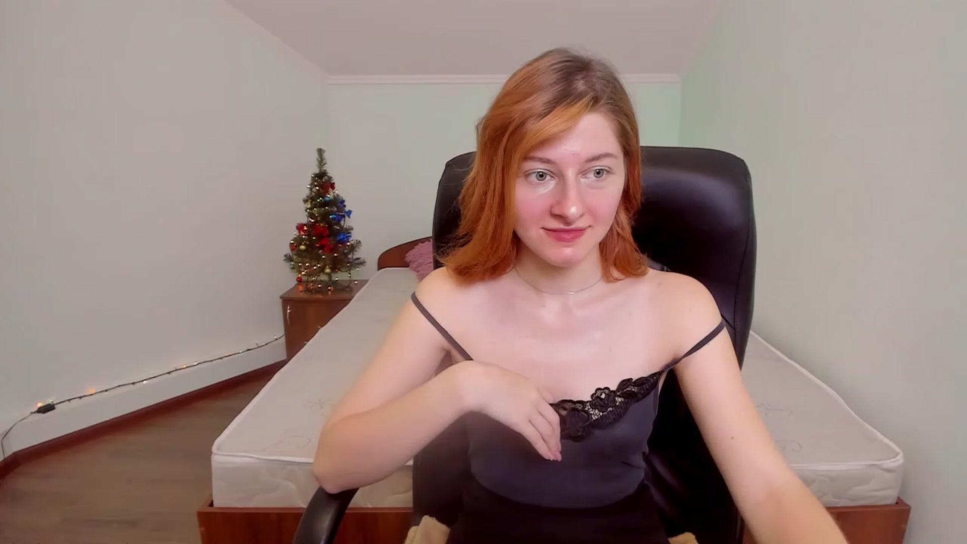 Gallery image thumbnail from NikollDiks's myfreecams stream on, 12/27/2022, 15:43 image 19 of 20