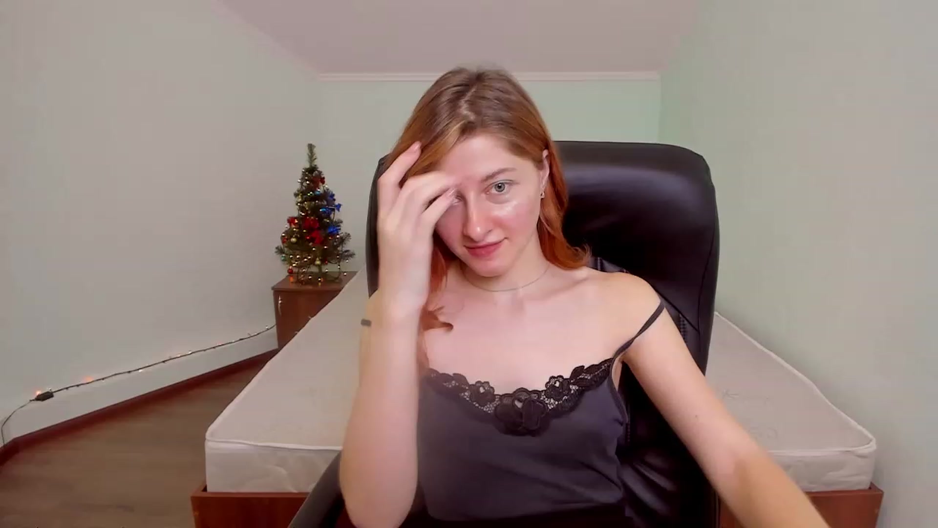 Gallery image thumbnail from NikollDiks's myfreecams stream on, 12/27/2022, 15:43 image 13 of 20