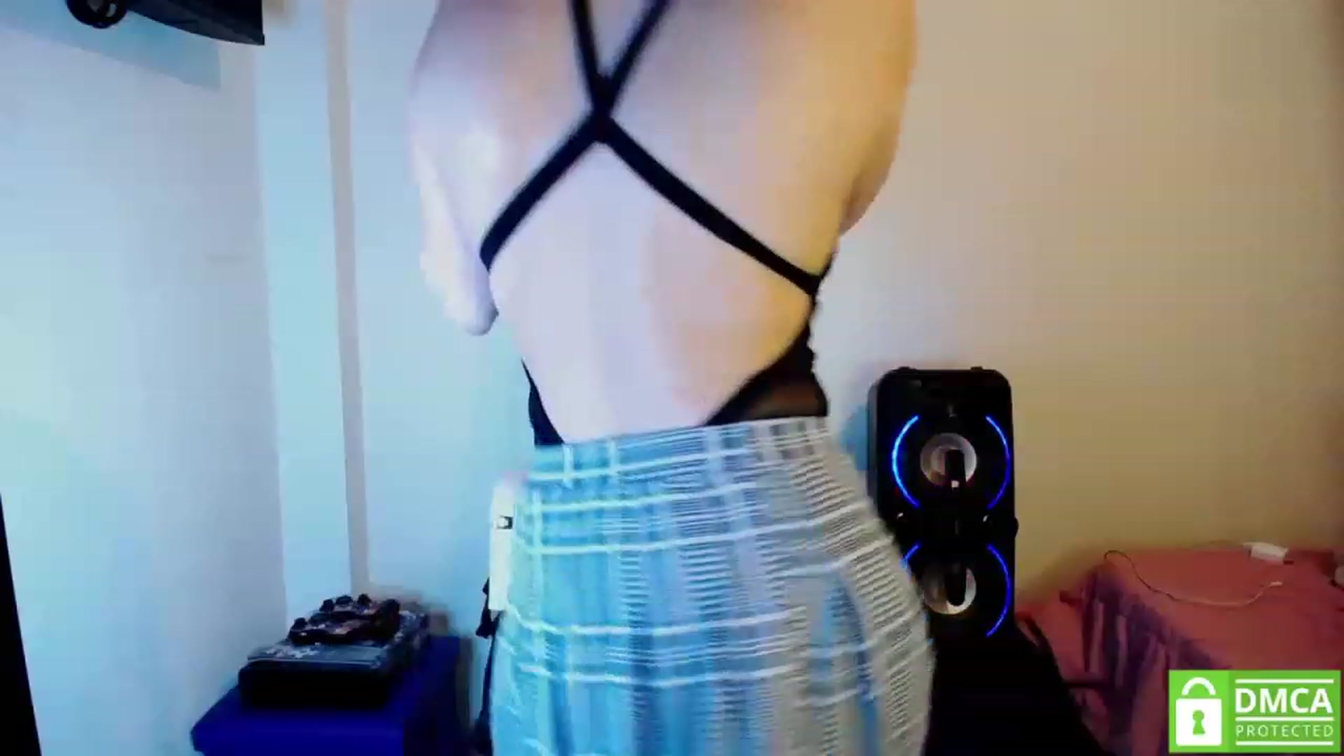 Gallery image thumbnail from Nikolle_8's myfreecams stream on, 04/30/2023, 22:31 image 2 of 20