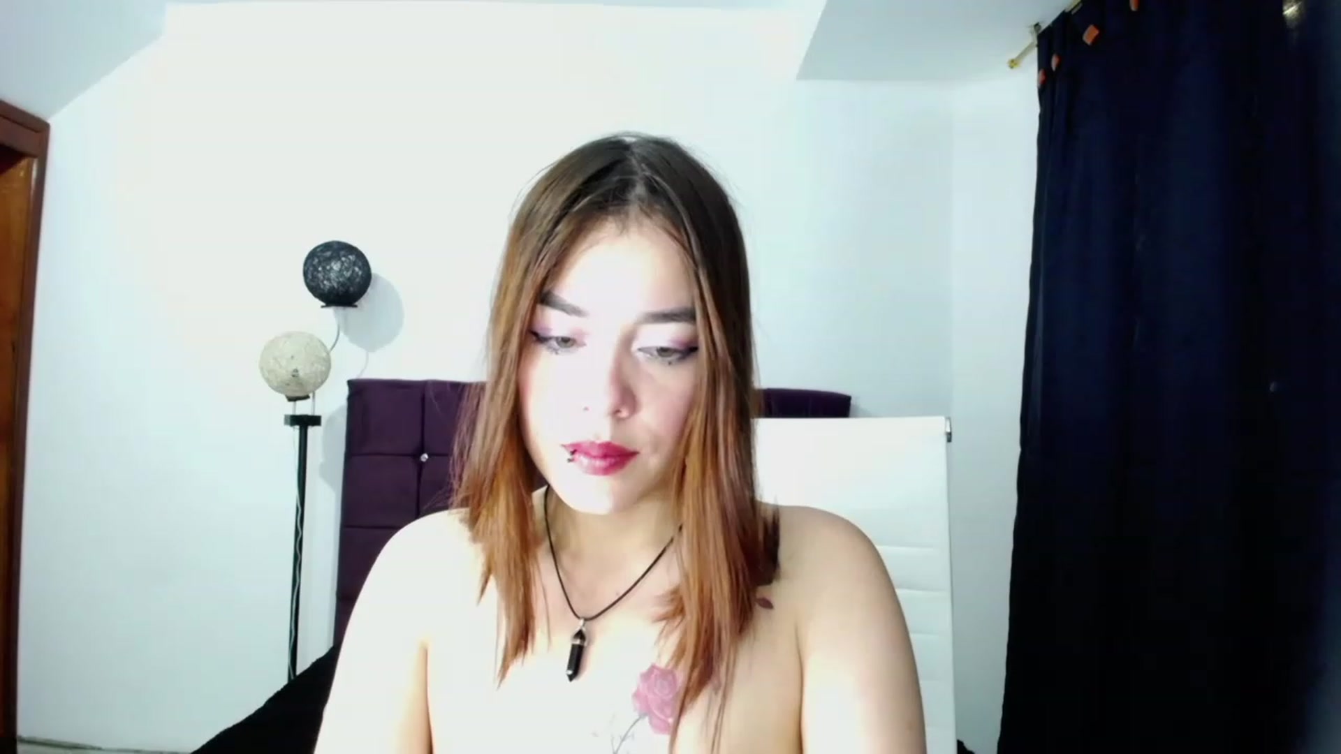 Gallery image thumbnail from Nikolle_8's myfreecams stream on, 06/02/2023, 04:05 image 16 of 20