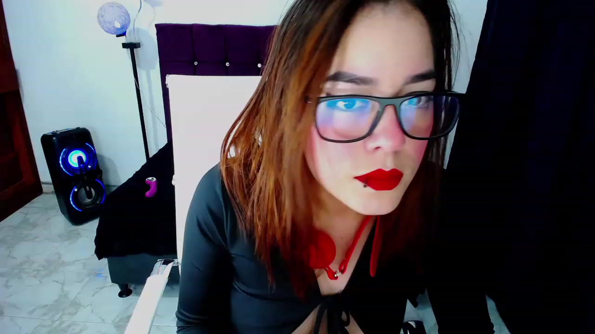 Gallery image thumbnail from Nikolle_8's myfreecams stream on, 06/04/2023, 04:39 image 14 of 20