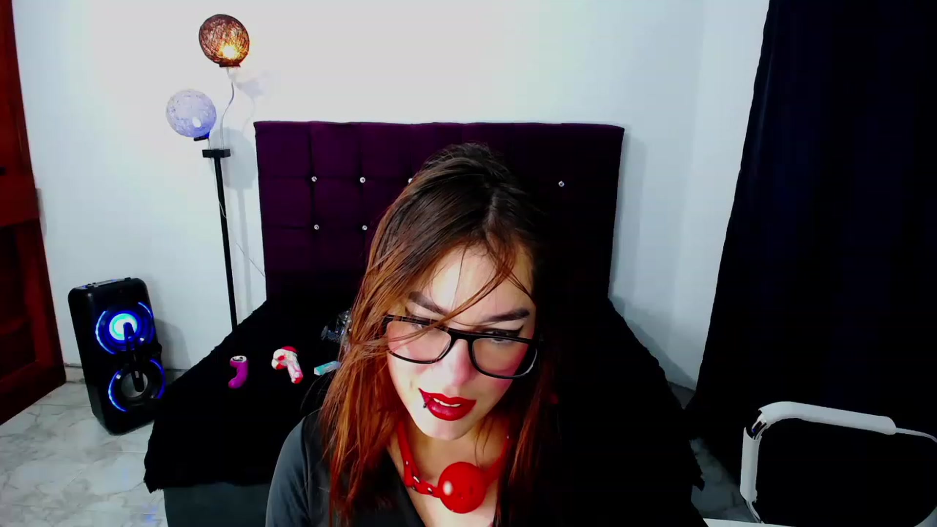 Gallery image thumbnail from Nikolle_8's myfreecams stream on, 06/04/2023, 06:31 image 3 of 20