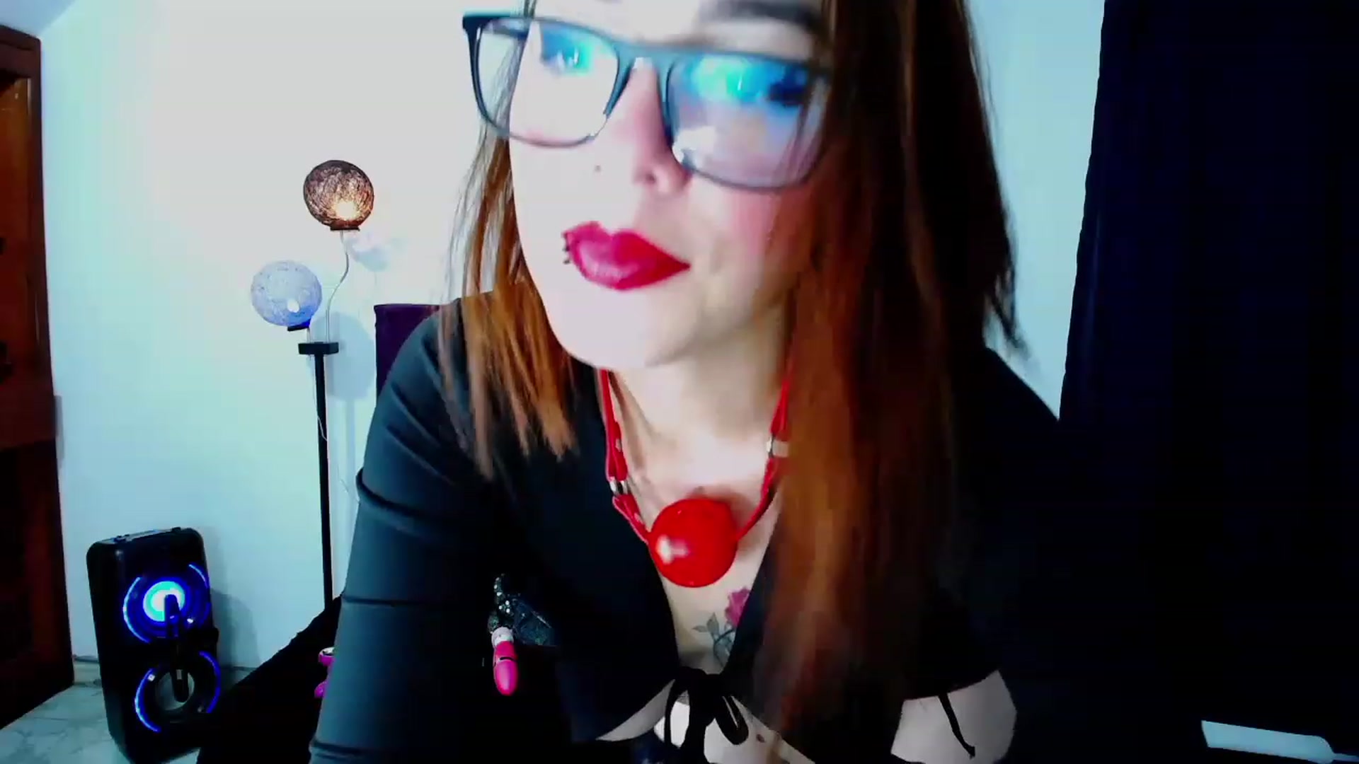 Gallery image thumbnail from Nikolle_8's myfreecams stream on, 06/04/2023, 06:31 image 6 of 20