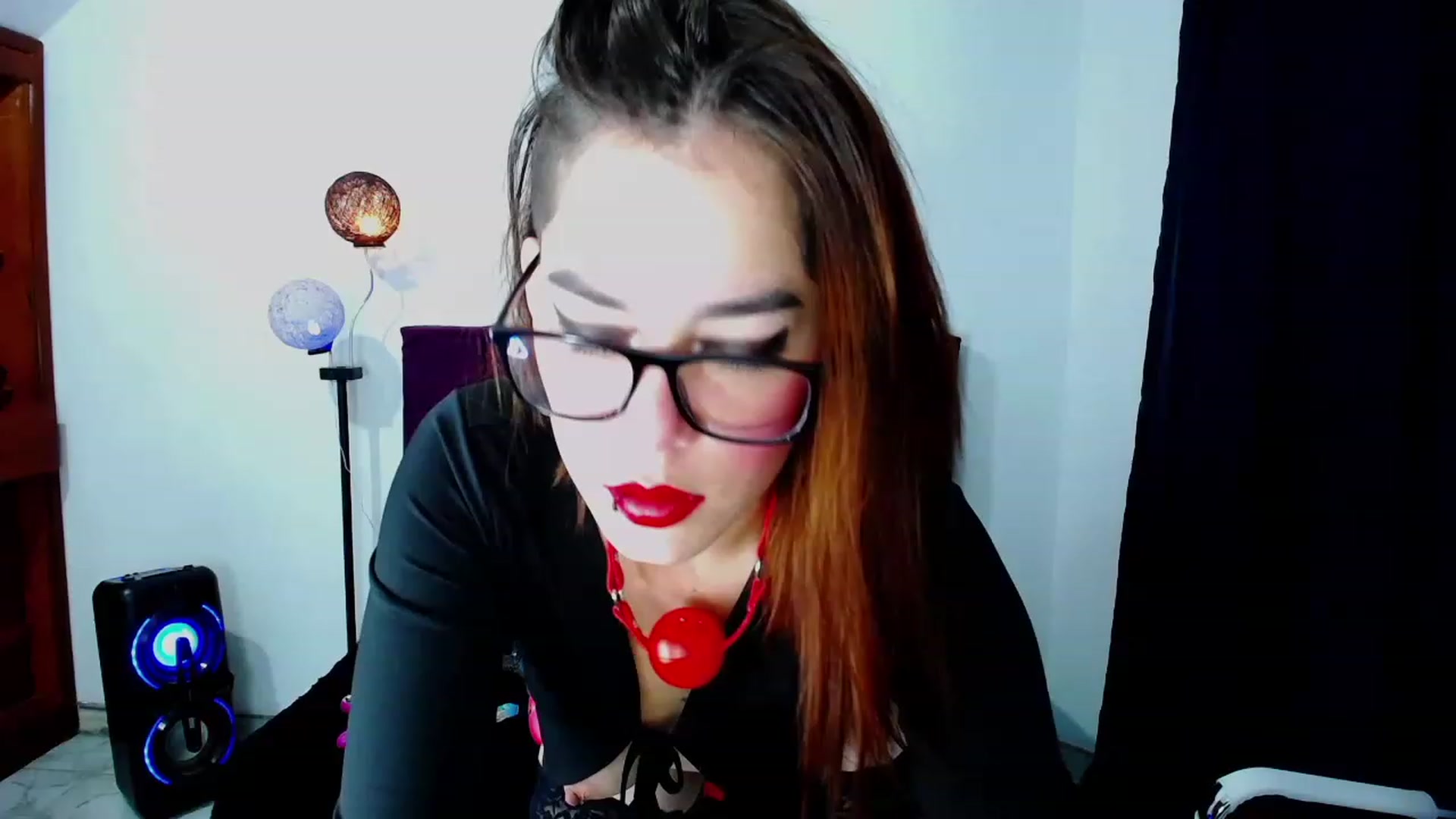 Gallery image thumbnail from Nikolle_8's myfreecams stream on, 06/04/2023, 06:31 image 5 of 20