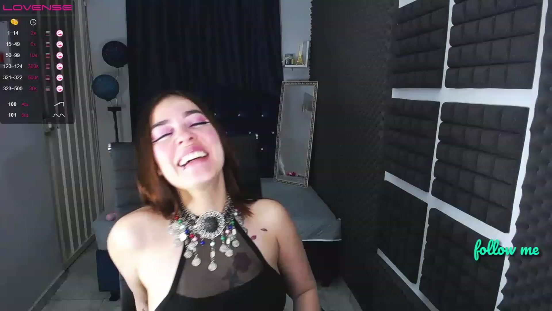 Gallery image thumbnail from Nikolle_8's myfreecams stream on, 06/18/2023, 05:25 image 17 of 20