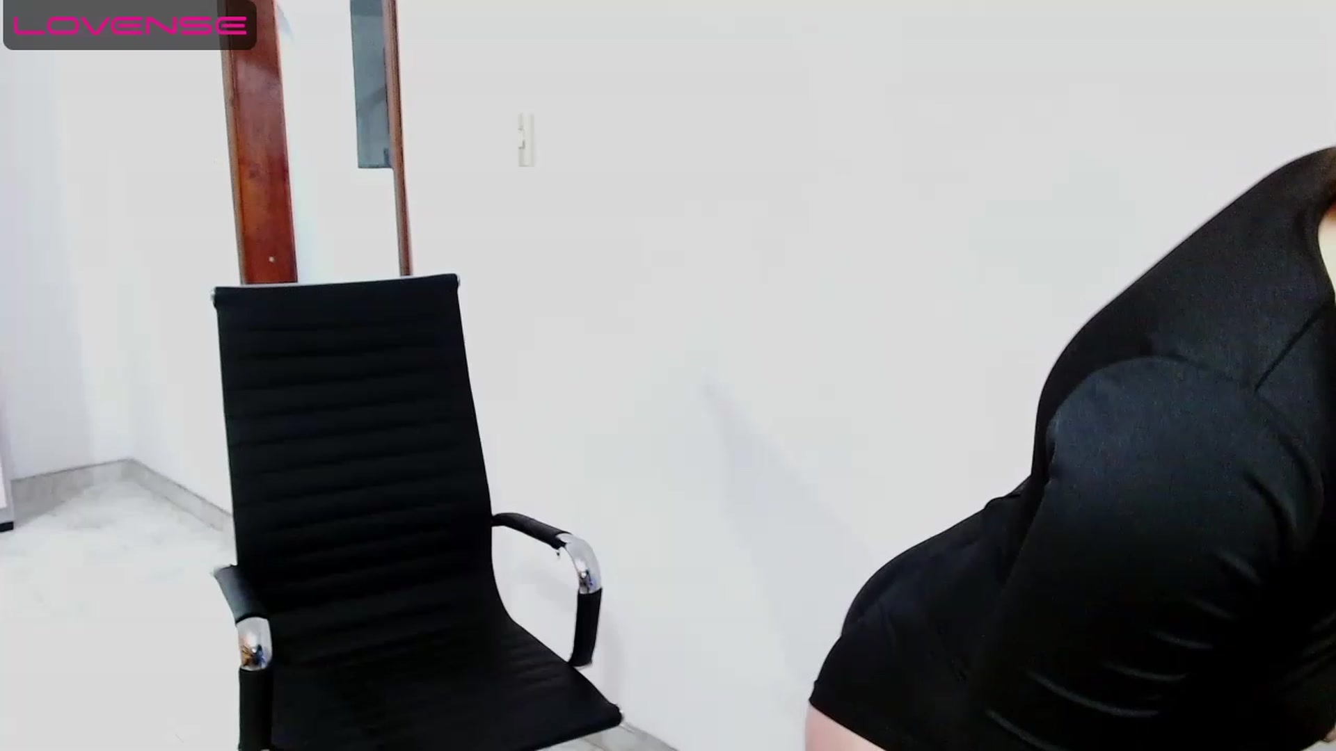 Gallery image thumbnail from Nikolle_8's myfreecams stream on, 06/30/2023, 24:09 image 19 of 20