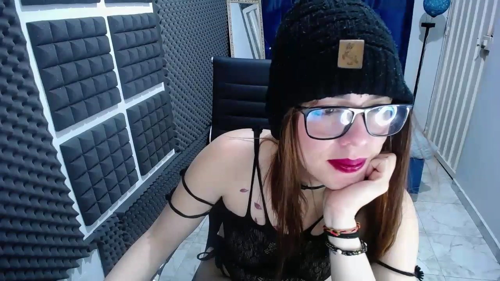 Gallery image thumbnail from Nikolle_8's myfreecams stream on, 07/03/2023, 04:01 image 16 of 20