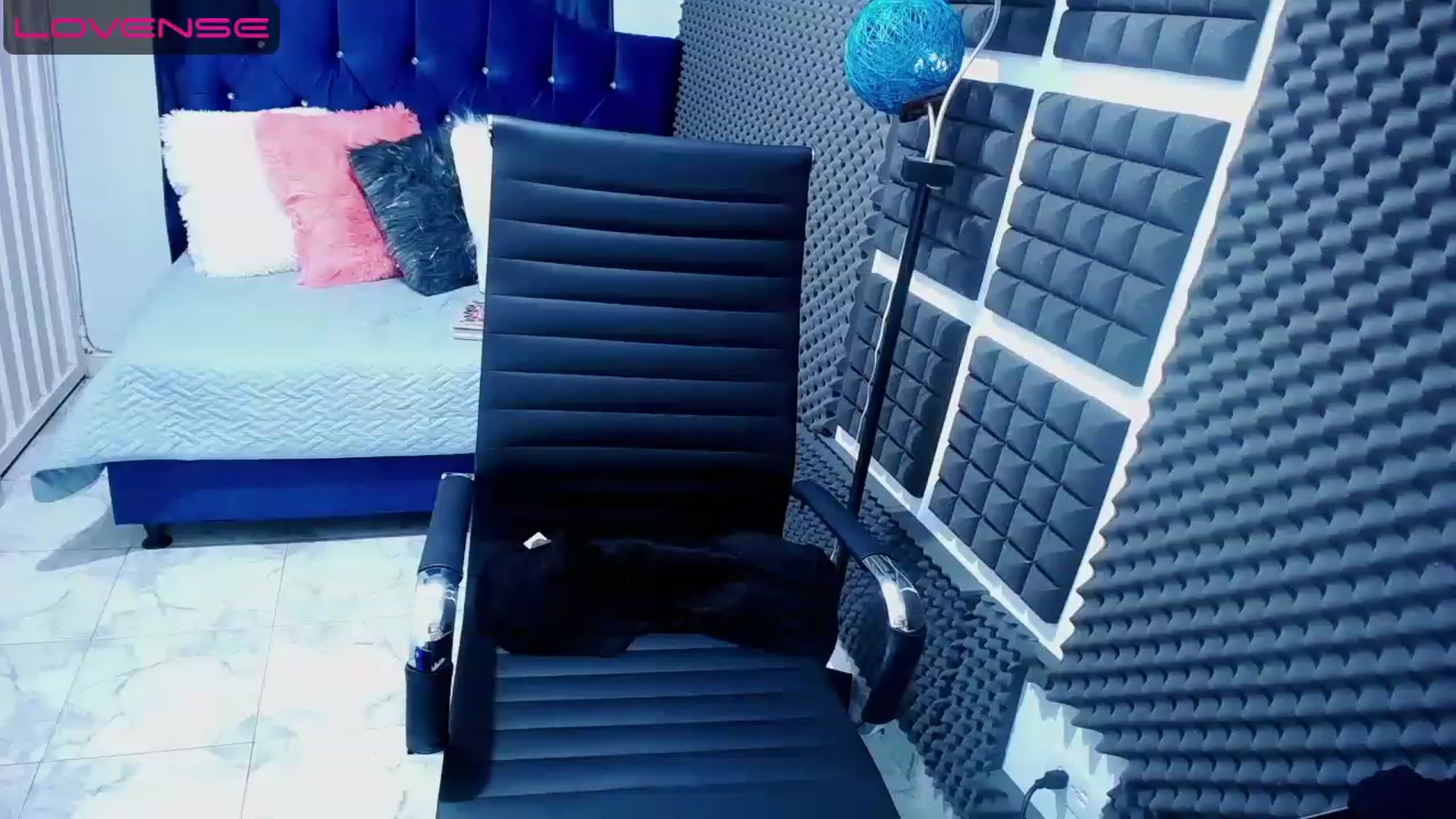 Gallery image thumbnail from Nikolle_8's myfreecams stream on, 07/16/2023, 02:42 image 12 of 20