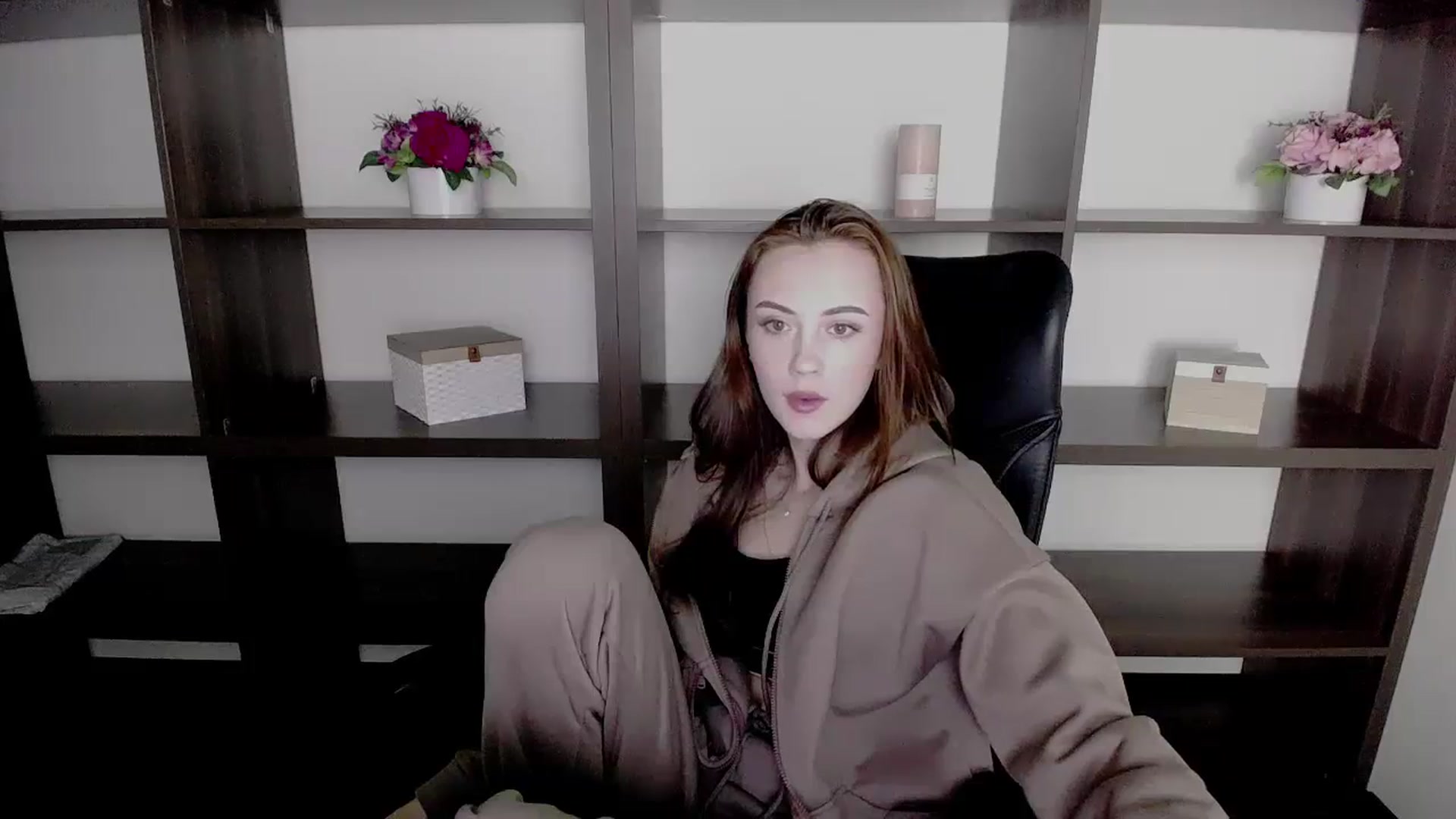 Gallery image thumbnail from Nikonara_'s myfreecams stream on, 11/11/2023, 14:37 image 7 of 20