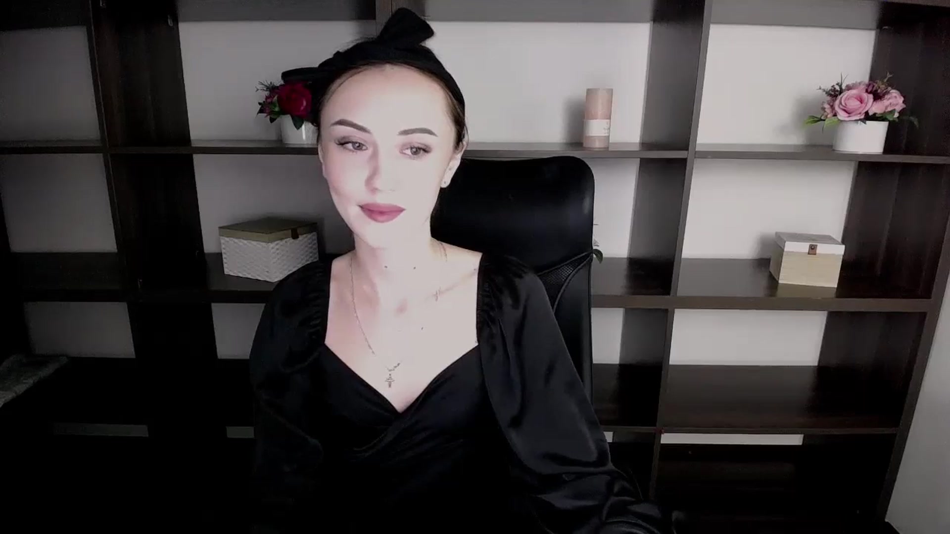 Gallery image thumbnail from Nikonara_'s myfreecams stream on, 11/15/2023, 15:09 image 2 of 20