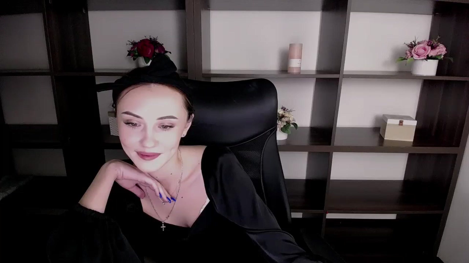 Gallery image thumbnail from Nikonara_'s myfreecams stream on, 11/15/2023, 15:09 image 17 of 20