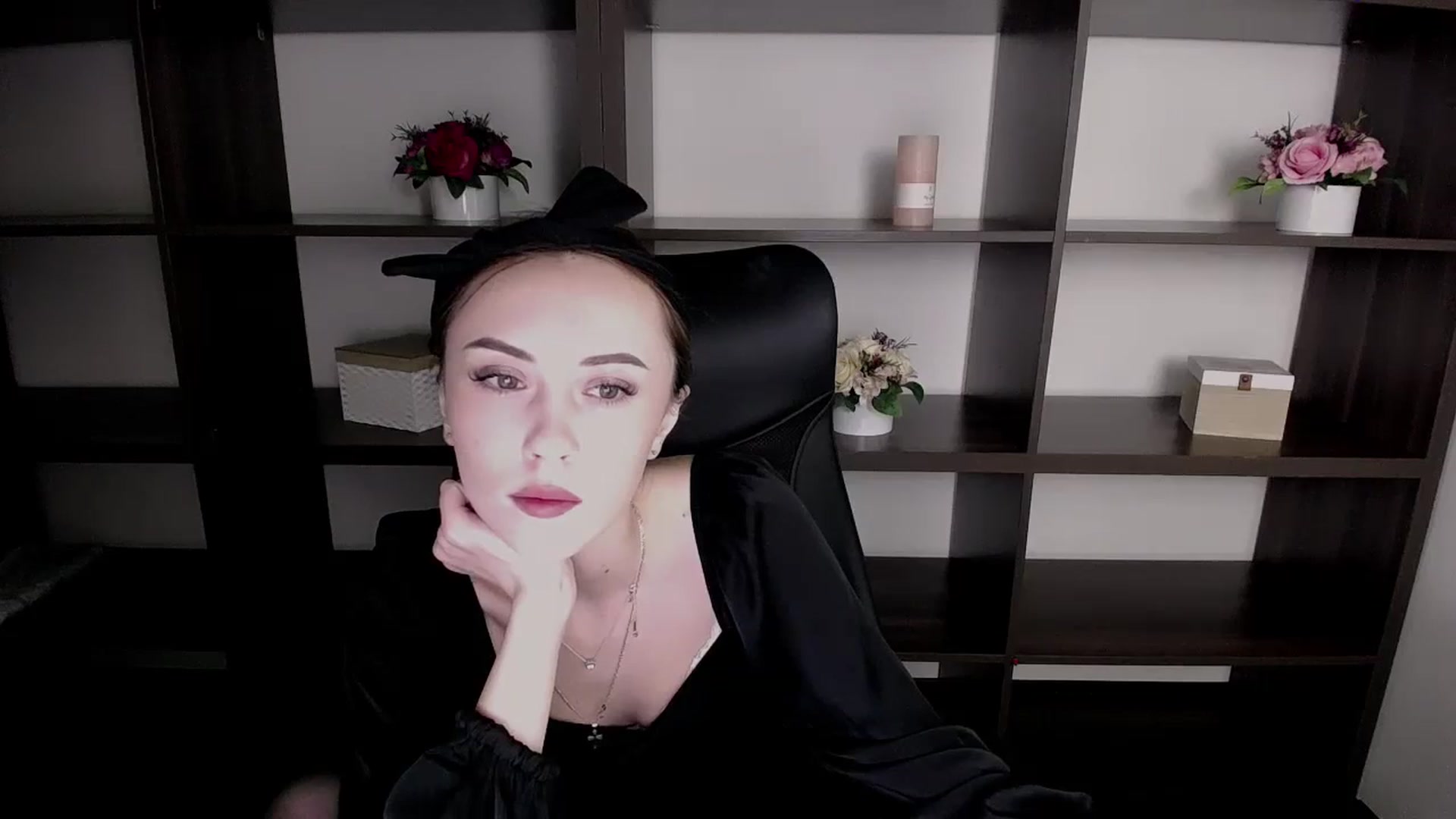 Gallery image thumbnail from Nikonara_'s myfreecams stream on, 11/15/2023, 15:09 image 14 of 20