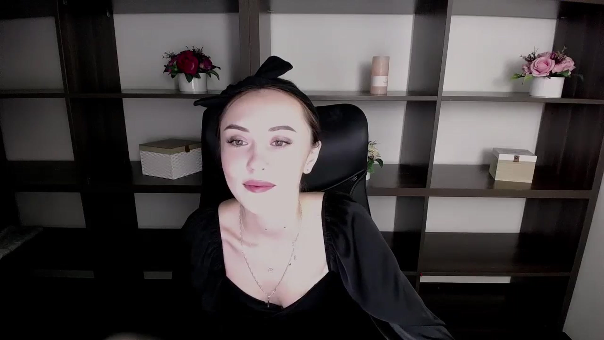 Gallery image thumbnail from Nikonara_'s myfreecams stream on, 11/15/2023, 15:09 image 18 of 20