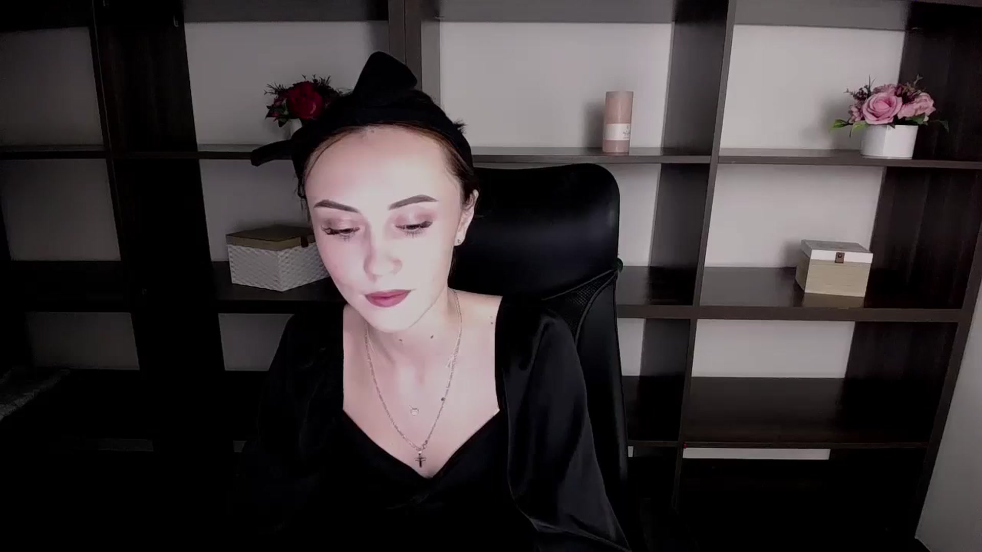 Gallery image thumbnail from Nikonara_'s myfreecams stream on, 11/15/2023, 15:09 image 8 of 20