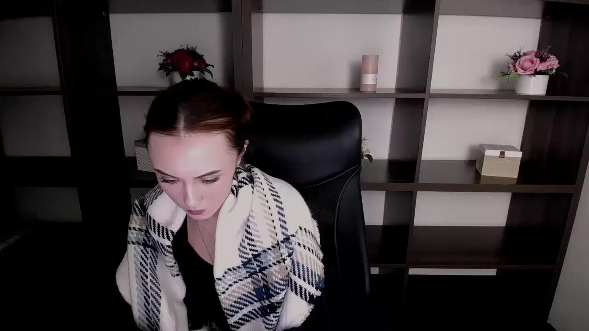 Gallery image thumbnail from Nikonara_'s myfreecams stream on, 11/15/2023, 18:16 image 17 of 20