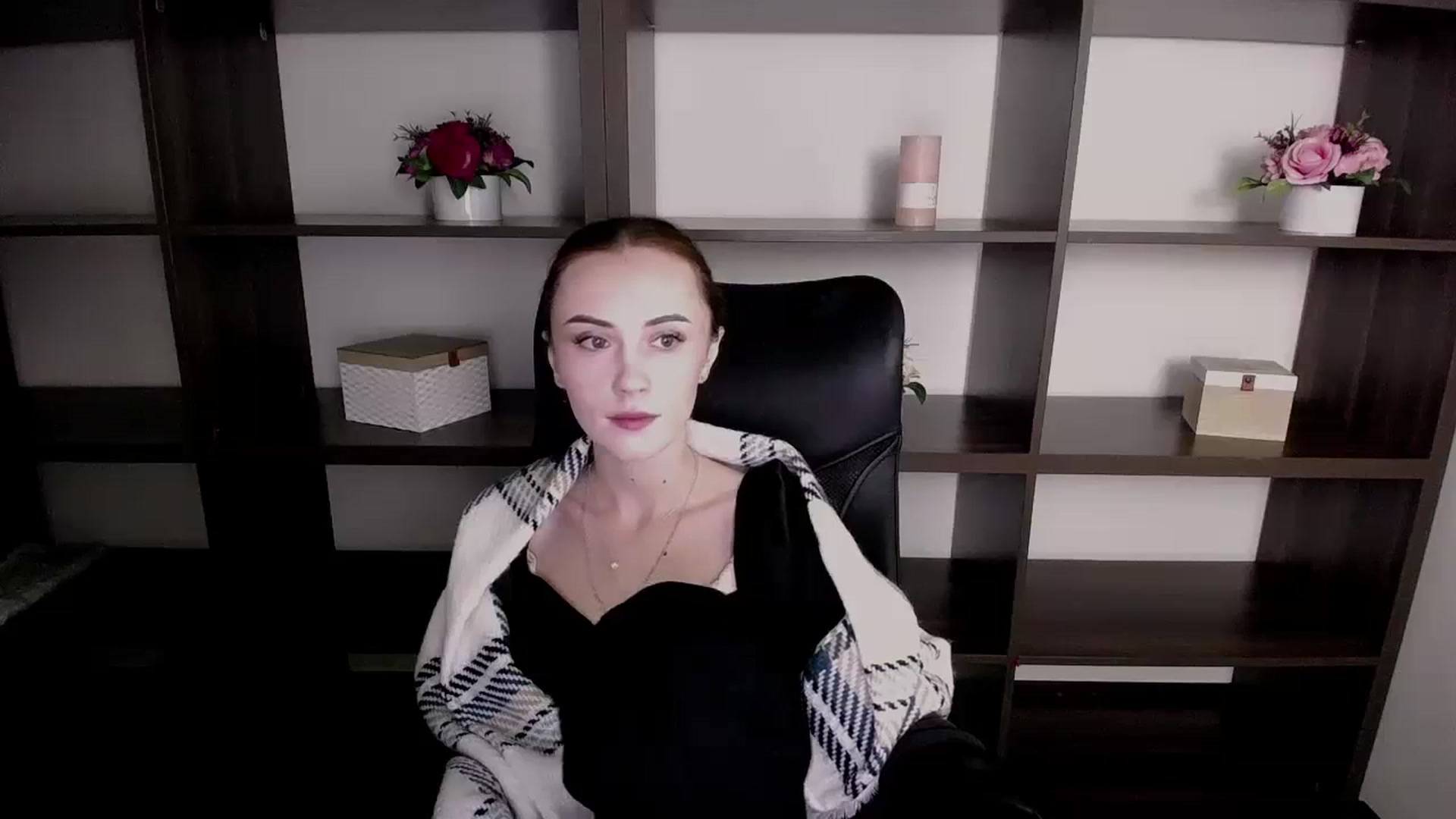 Gallery image thumbnail from Nikonara_'s myfreecams stream on, 11/15/2023, 18:16 image 14 of 20