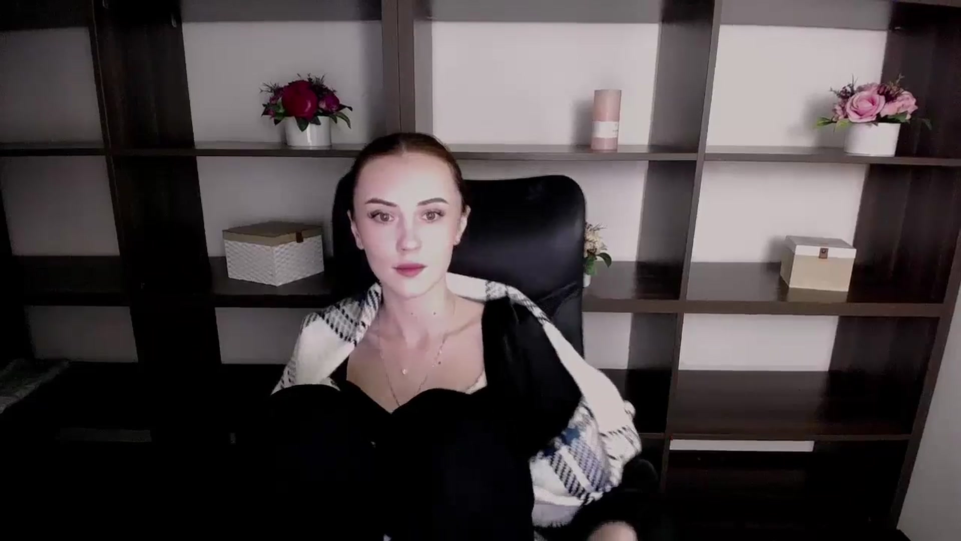 Gallery image thumbnail from Nikonara_'s myfreecams stream on, 11/15/2023, 18:16 image 13 of 20