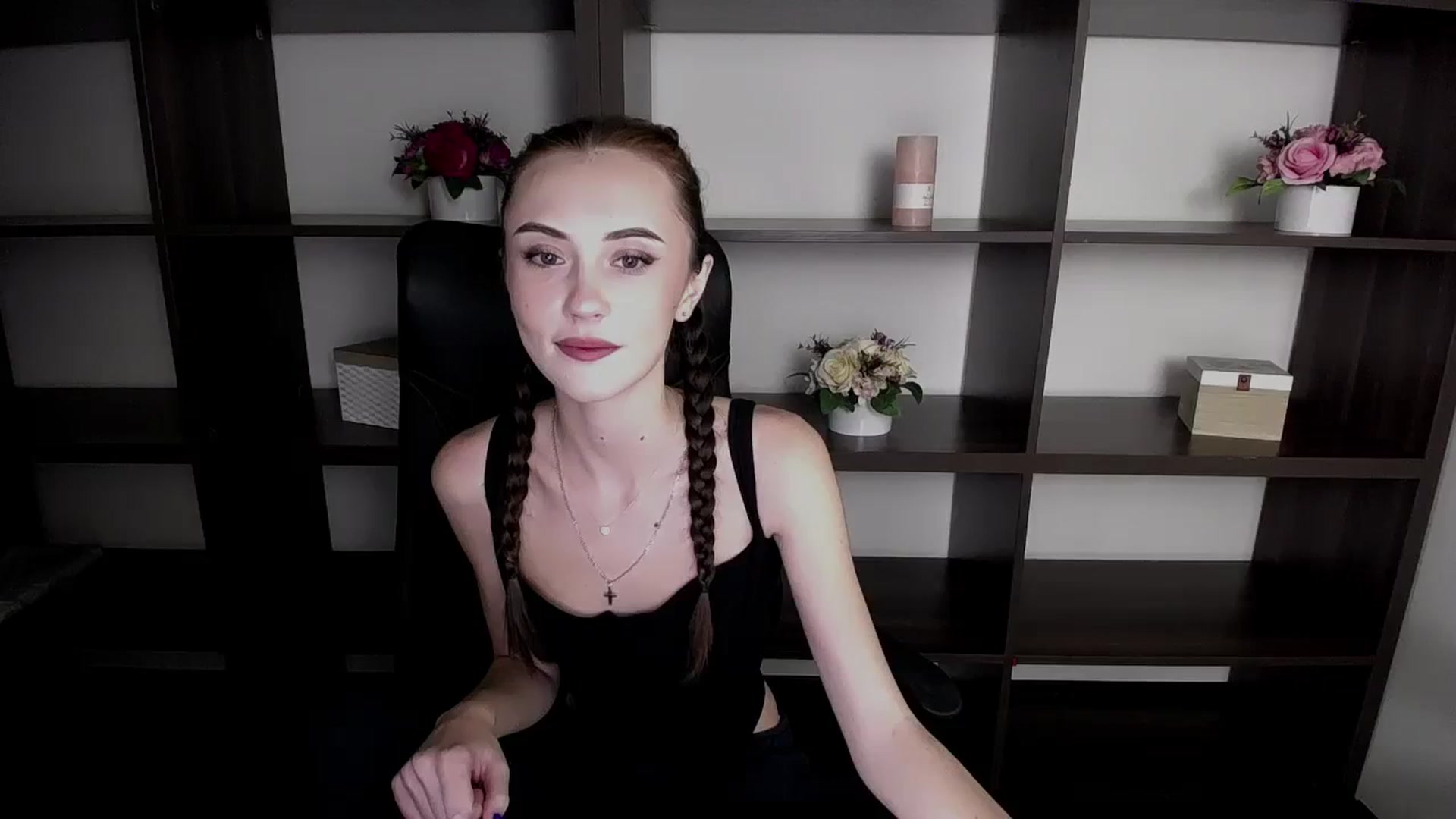 Gallery image thumbnail from Nikonara_'s myfreecams stream on, 11/16/2023, 15:13 image 13 of 20