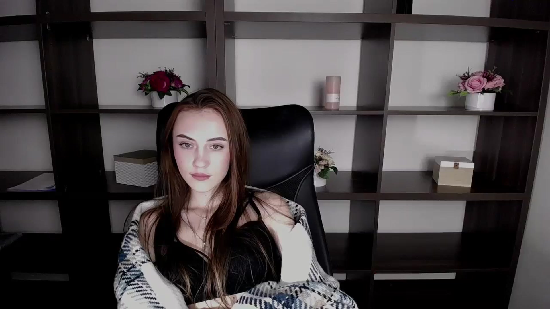 Gallery image thumbnail from Nikonara_'s myfreecams stream on, 11/20/2023, 15:13 image 7 of 20