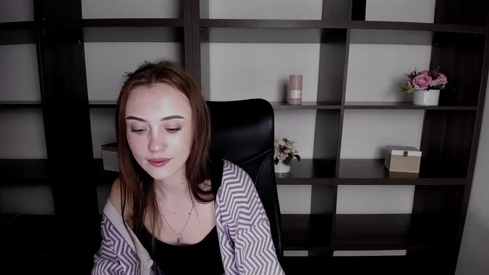 Gallery image thumbnail from Nikonara_'s myfreecams stream on, 11/22/2023, 14:10 image 5 of 20