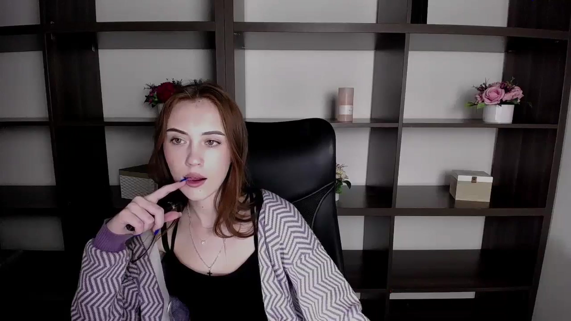 Gallery image thumbnail from Nikonara_'s myfreecams stream on, 11/22/2023, 14:10 image 10 of 20