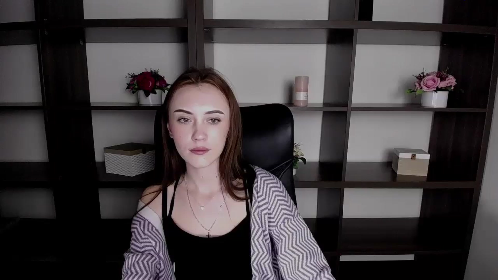 Gallery image thumbnail from Nikonara_'s myfreecams stream on, 11/22/2023, 14:10 image 8 of 20