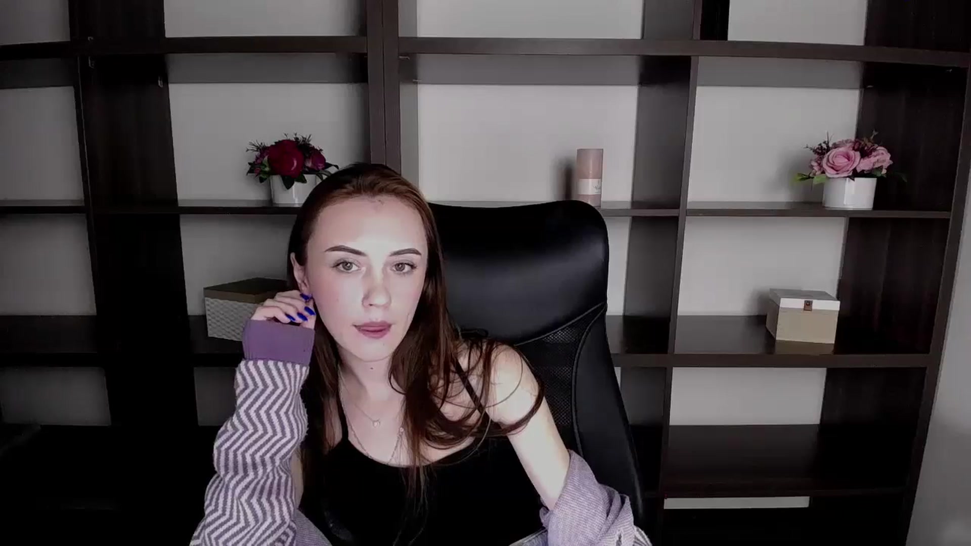 Gallery image thumbnail from Nikonara_'s myfreecams stream on, 11/22/2023, 16:25 image 17 of 20