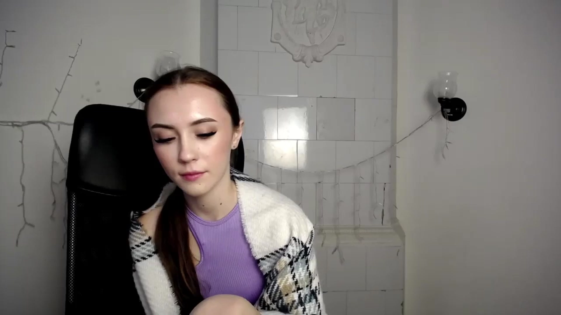 Gallery image thumbnail from Nikonara_'s myfreecams stream on, 11/27/2023, 13:08 image 14 of 20
