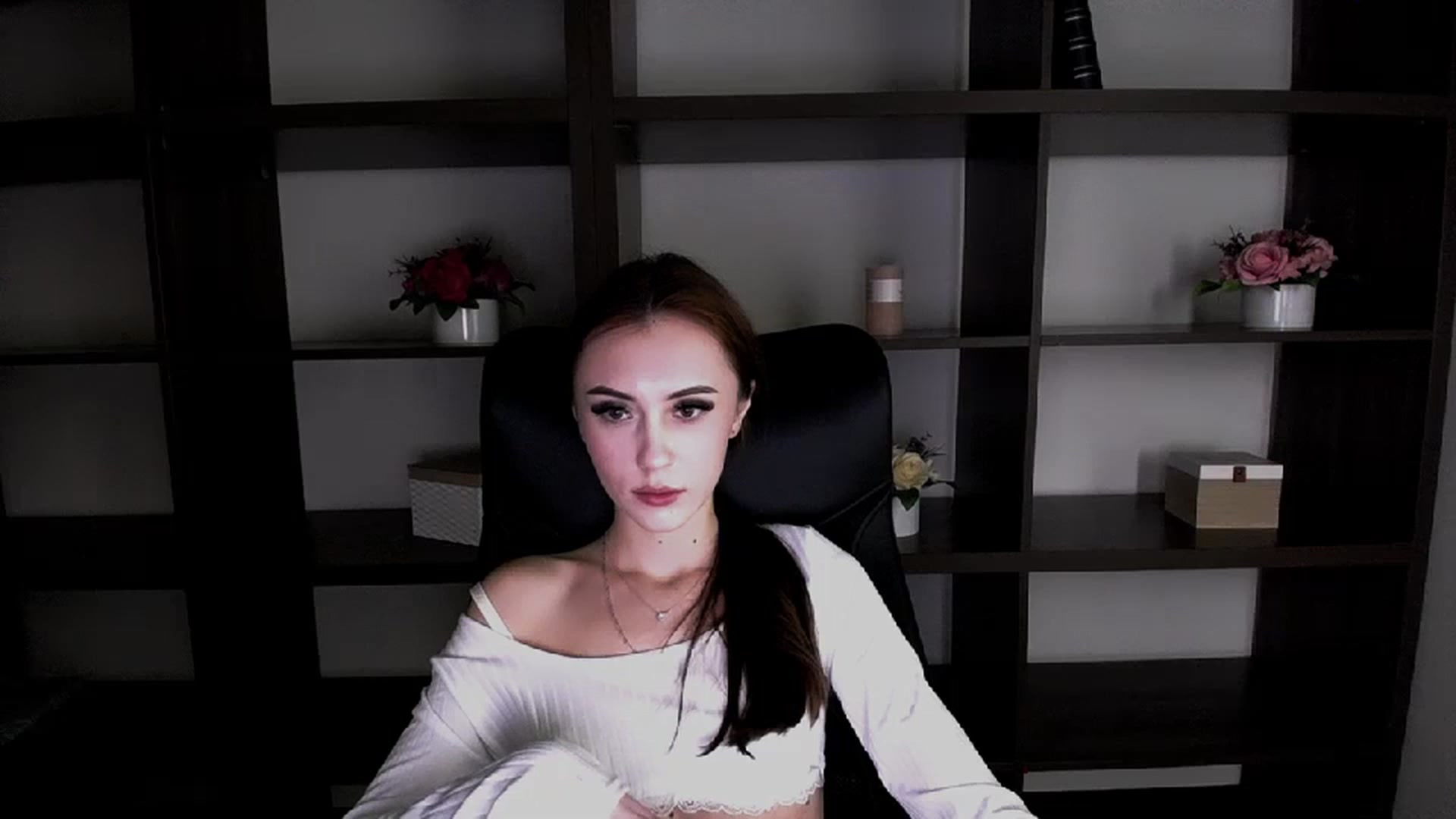 Gallery image thumbnail from Nikonara_'s myfreecams stream on, 12/01/2023, 16:16 image 16 of 20