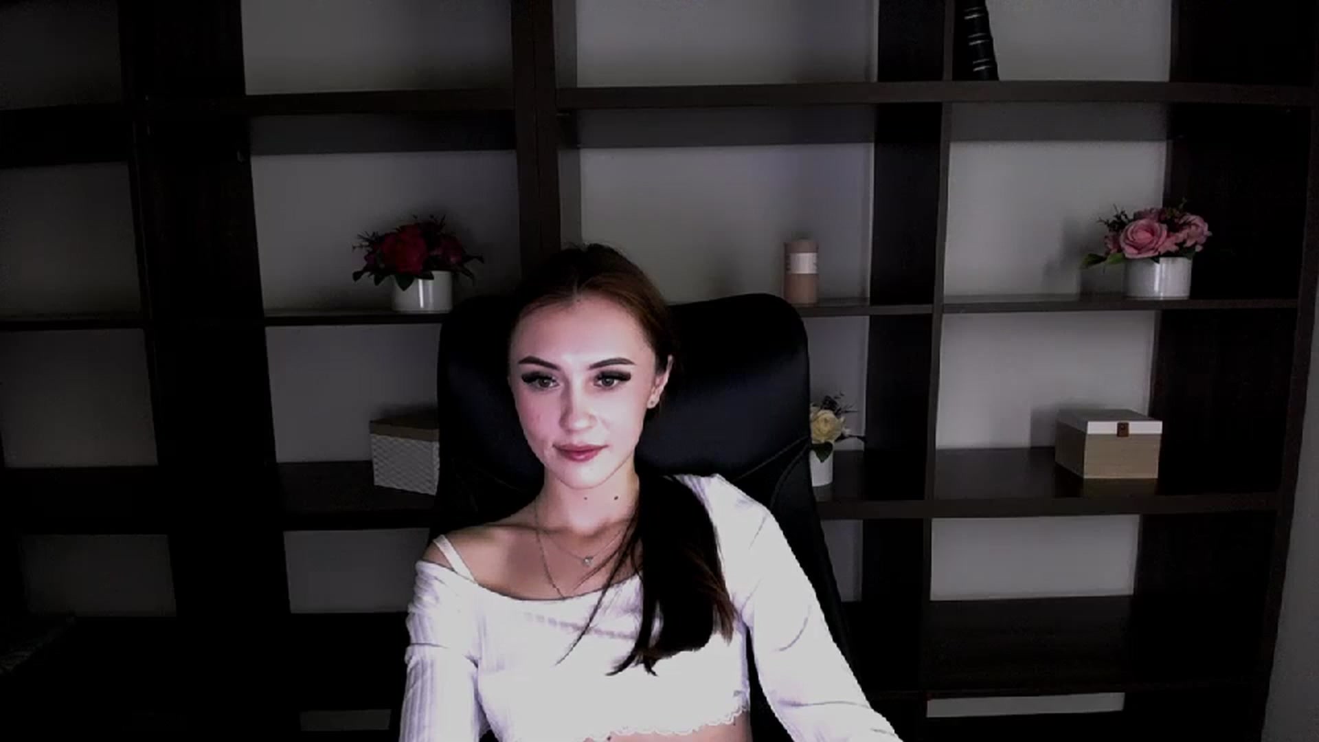 Gallery image thumbnail from Nikonara_'s myfreecams stream on, 12/01/2023, 16:16 image 17 of 20