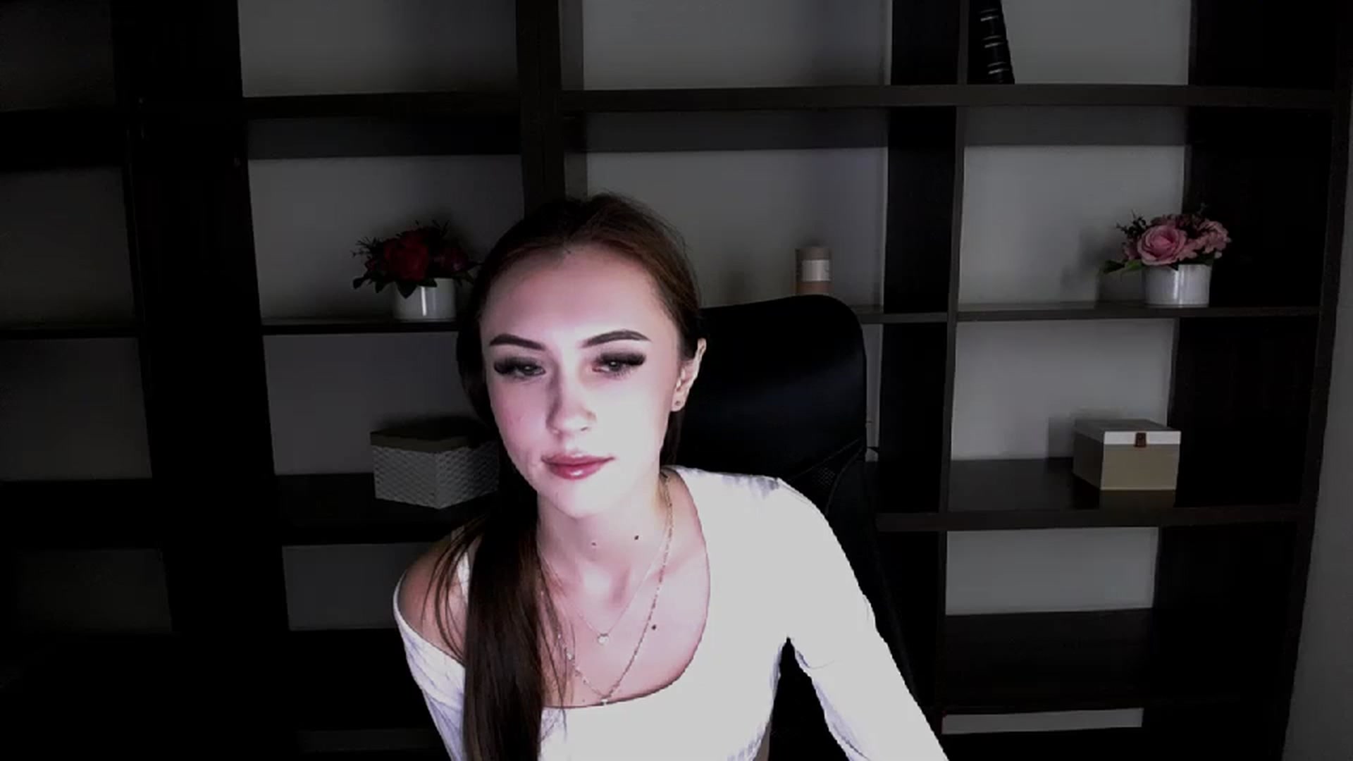 Gallery image thumbnail from Nikonara_'s myfreecams stream on, 12/01/2023, 17:12 image 16 of 20