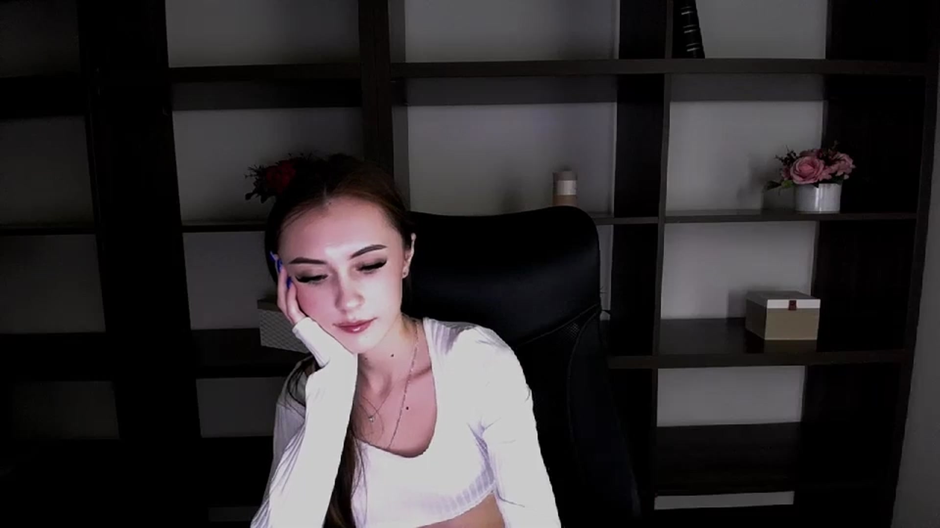 Gallery image thumbnail from Nikonara_'s myfreecams stream on, 12/01/2023, 17:12 image 18 of 20