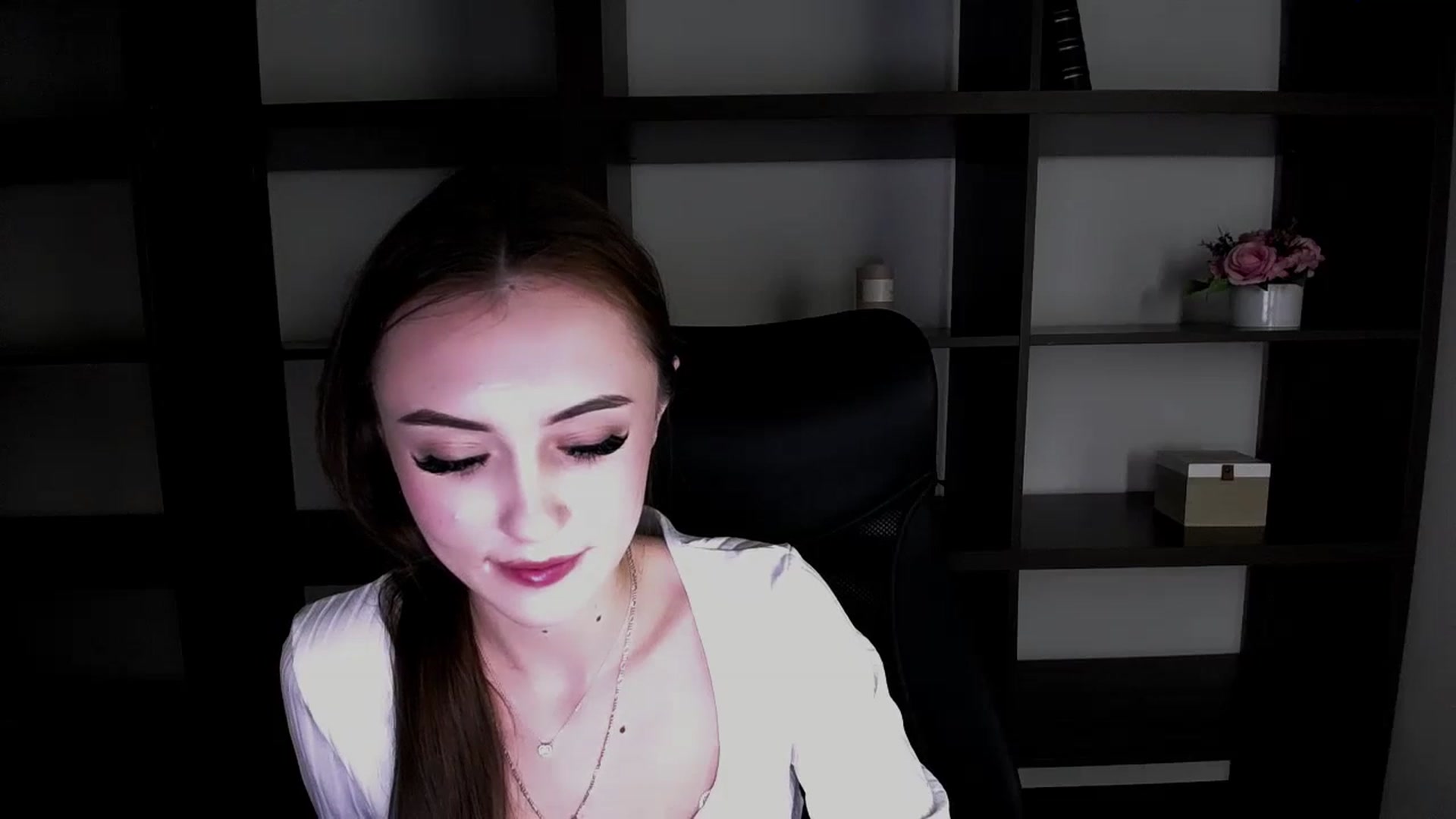 Gallery image thumbnail from Nikonara_'s myfreecams stream on, 12/01/2023, 18:48 image 4 of 20
