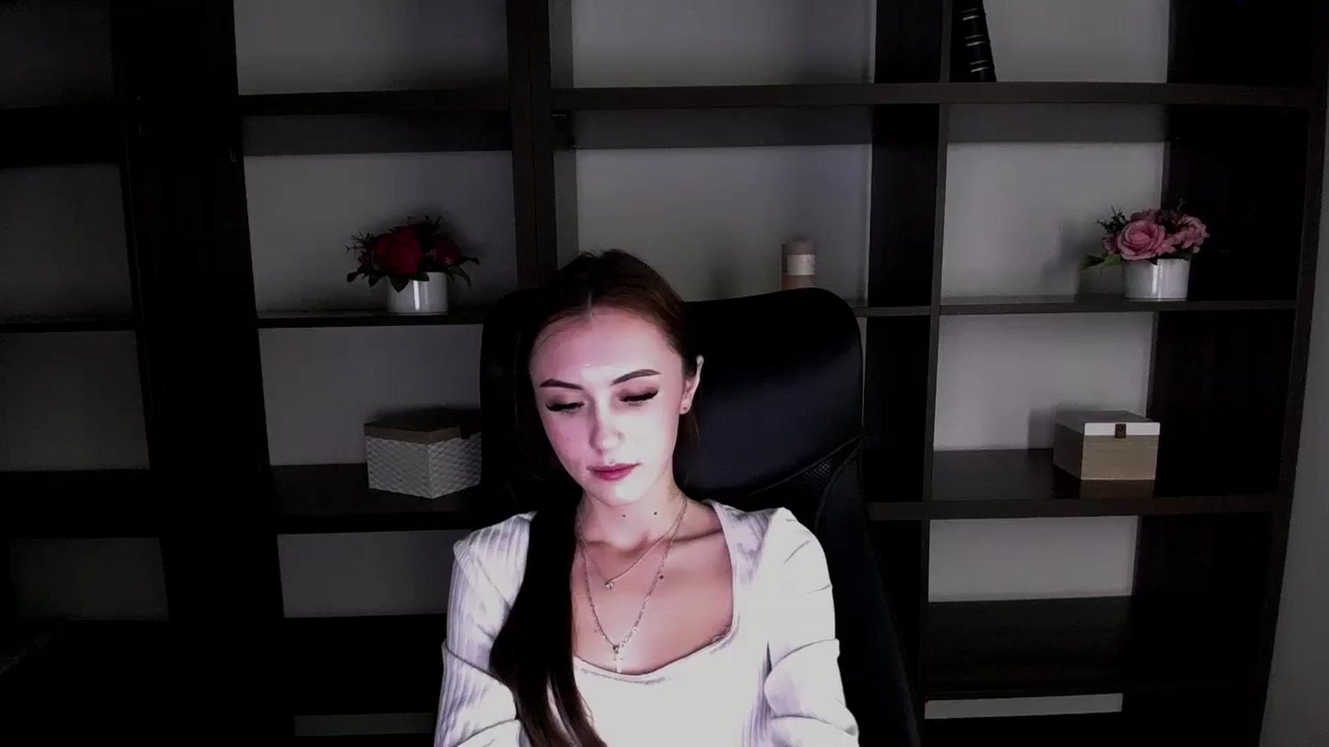 Gallery image thumbnail from Nikonara_'s myfreecams stream on, 12/01/2023, 18:48 image 14 of 20