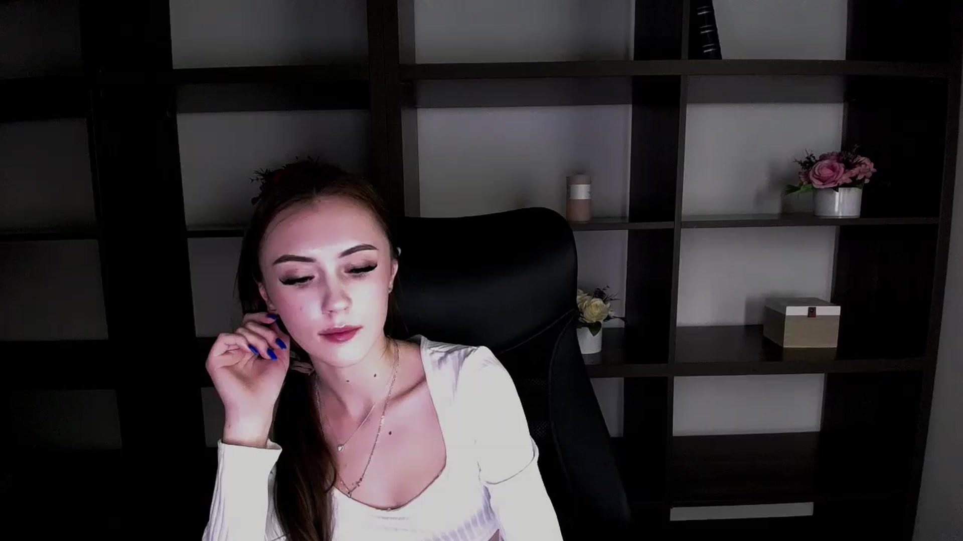 Gallery image thumbnail from Nikonara_'s myfreecams stream on, 12/01/2023, 18:48 image 18 of 20
