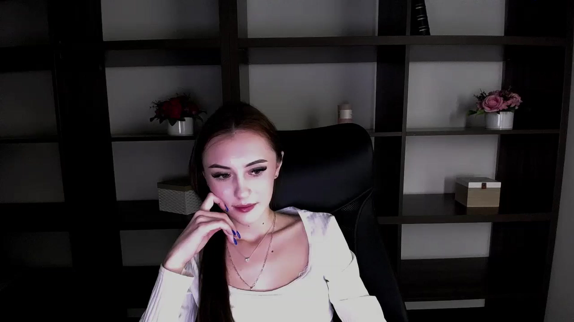 Gallery image thumbnail from Nikonara_'s myfreecams stream on, 12/01/2023, 18:48 image 5 of 20