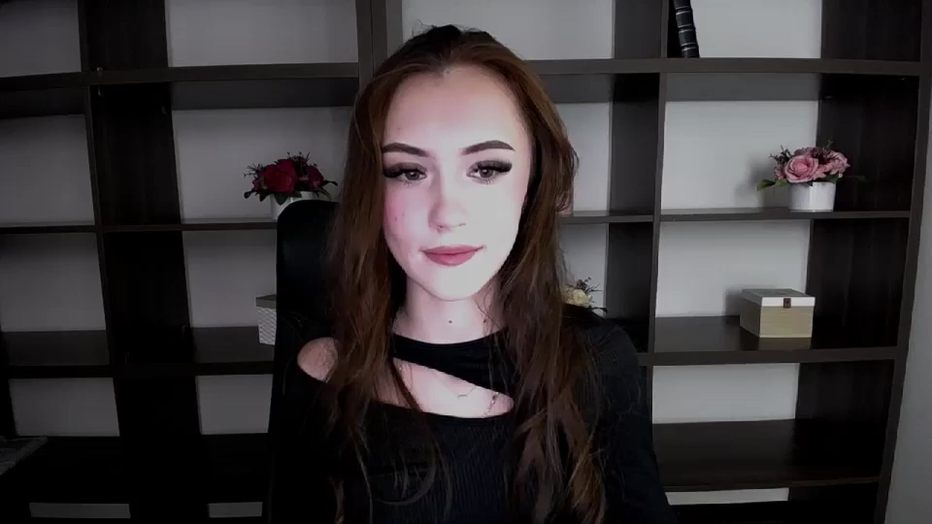 Gallery image thumbnail from Nikonara_'s myfreecams stream on, 12/02/2023, 10:33 image 20 of 20