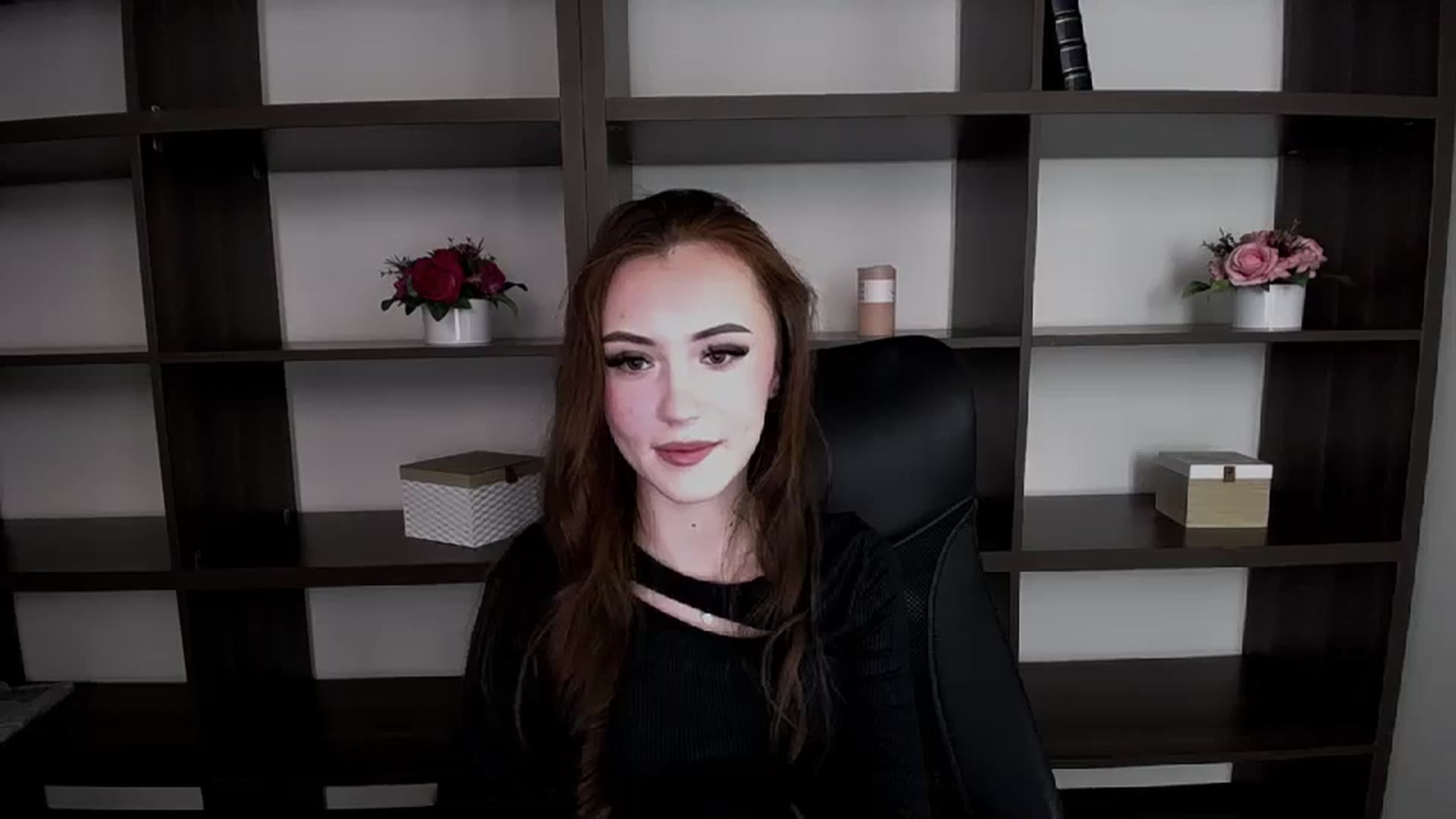 Gallery image thumbnail from Nikonara_'s myfreecams stream on, 12/02/2023, 10:33 image 14 of 20
