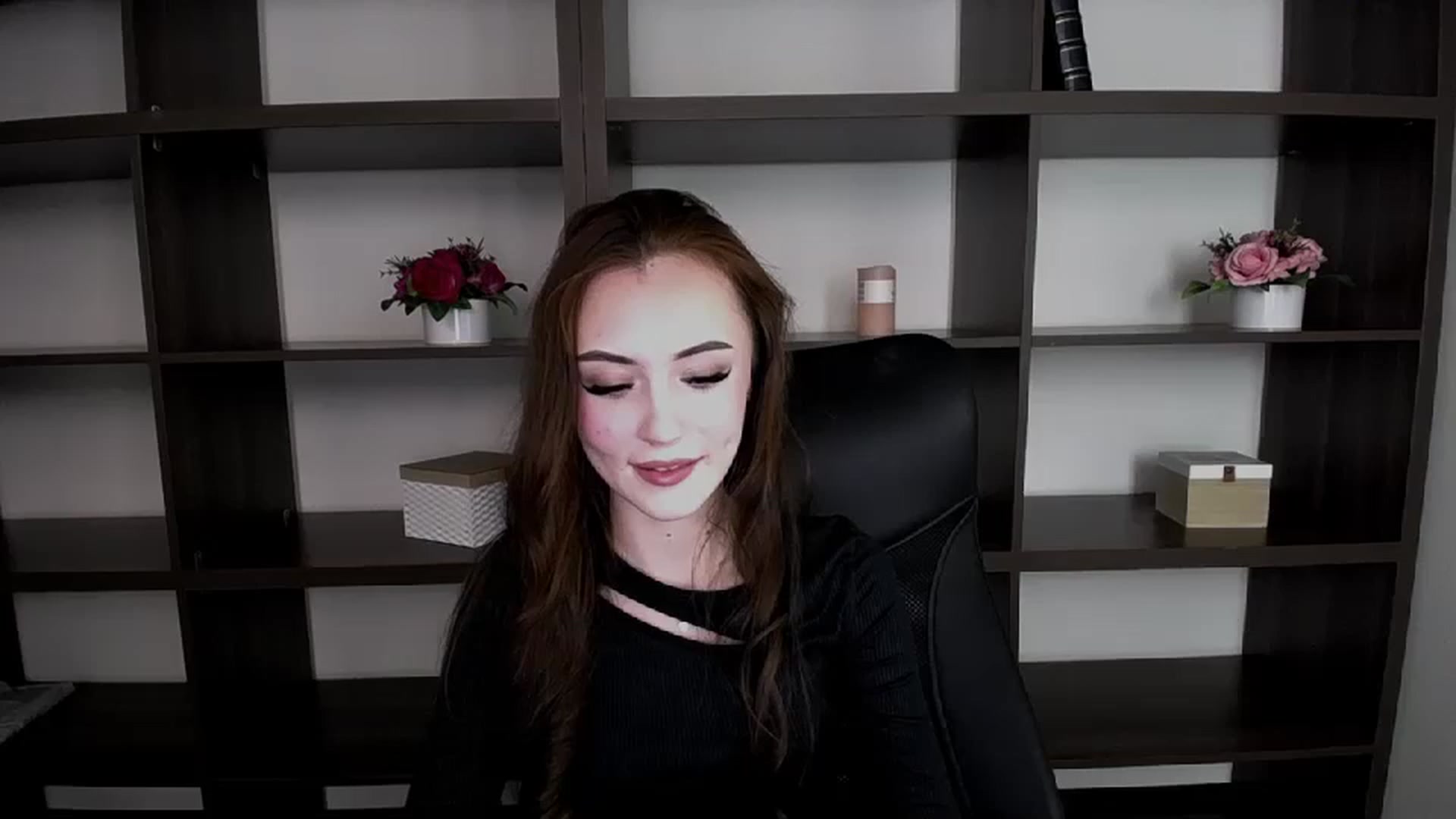 Gallery image thumbnail from Nikonara_'s myfreecams stream on, 12/02/2023, 10:33 image 15 of 20