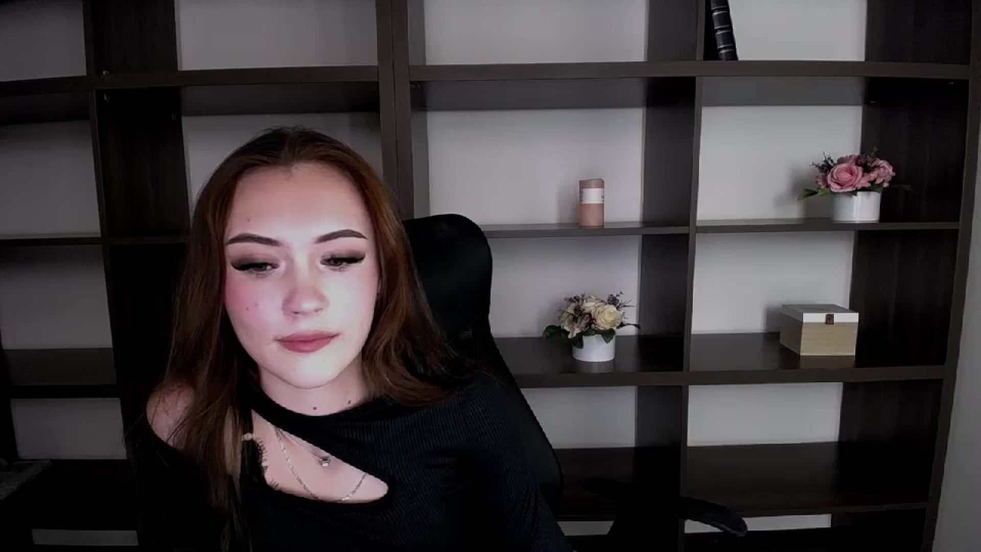 Gallery image thumbnail from Nikonara_'s myfreecams stream on, 12/02/2023, 11:09 image 16 of 20