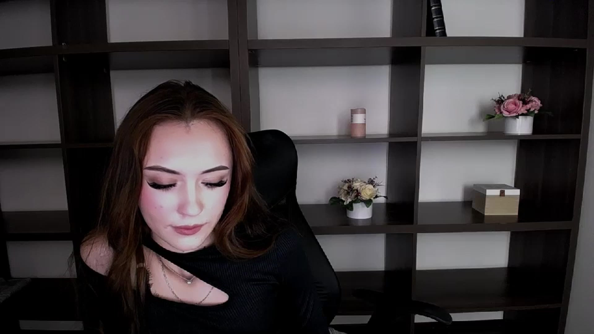 Gallery image thumbnail from Nikonara_'s myfreecams stream on, 12/02/2023, 11:09 image 17 of 20