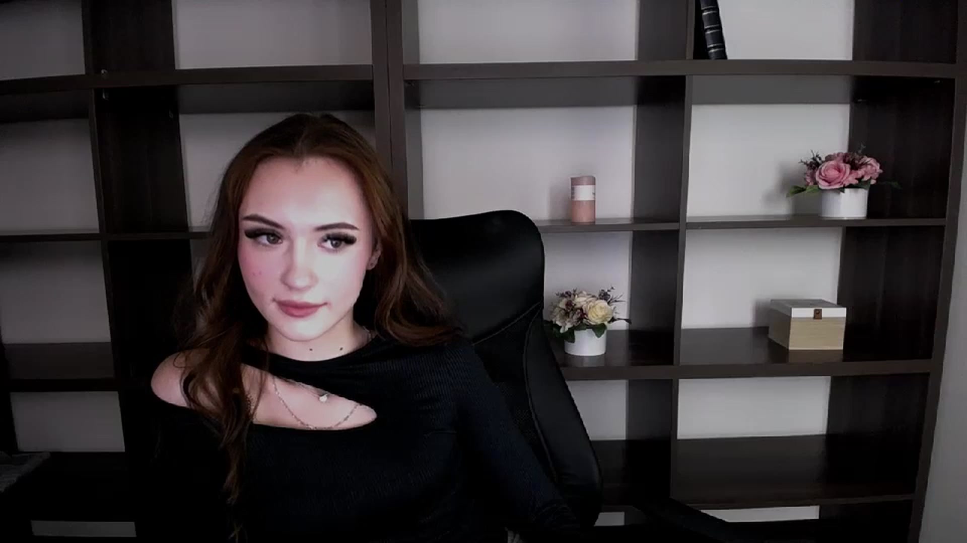 Gallery image thumbnail from Nikonara_'s myfreecams stream on, 12/02/2023, 11:09 image 10 of 20
