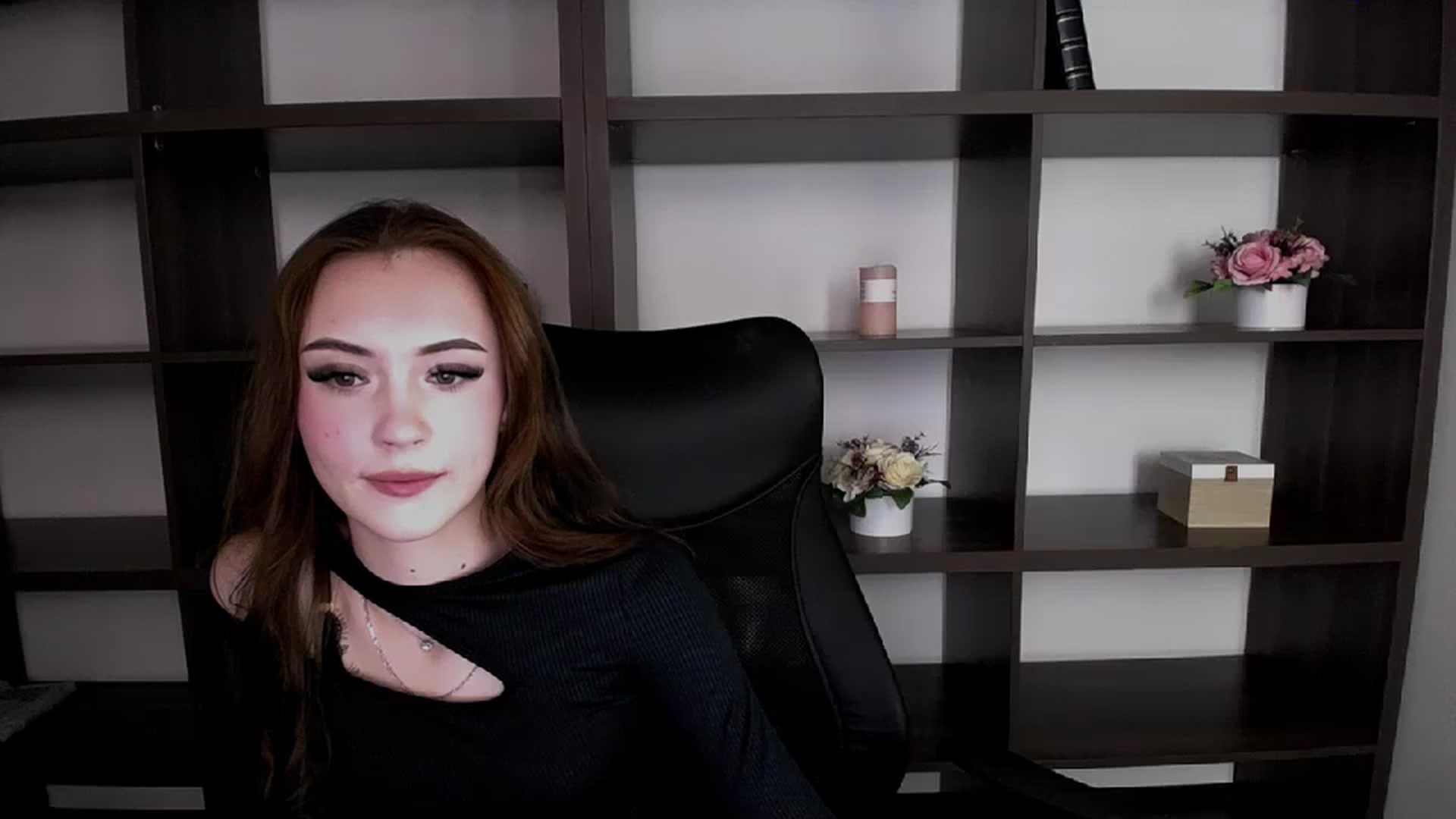 Gallery image thumbnail from Nikonara_'s myfreecams stream on, 12/02/2023, 11:09 image 14 of 20