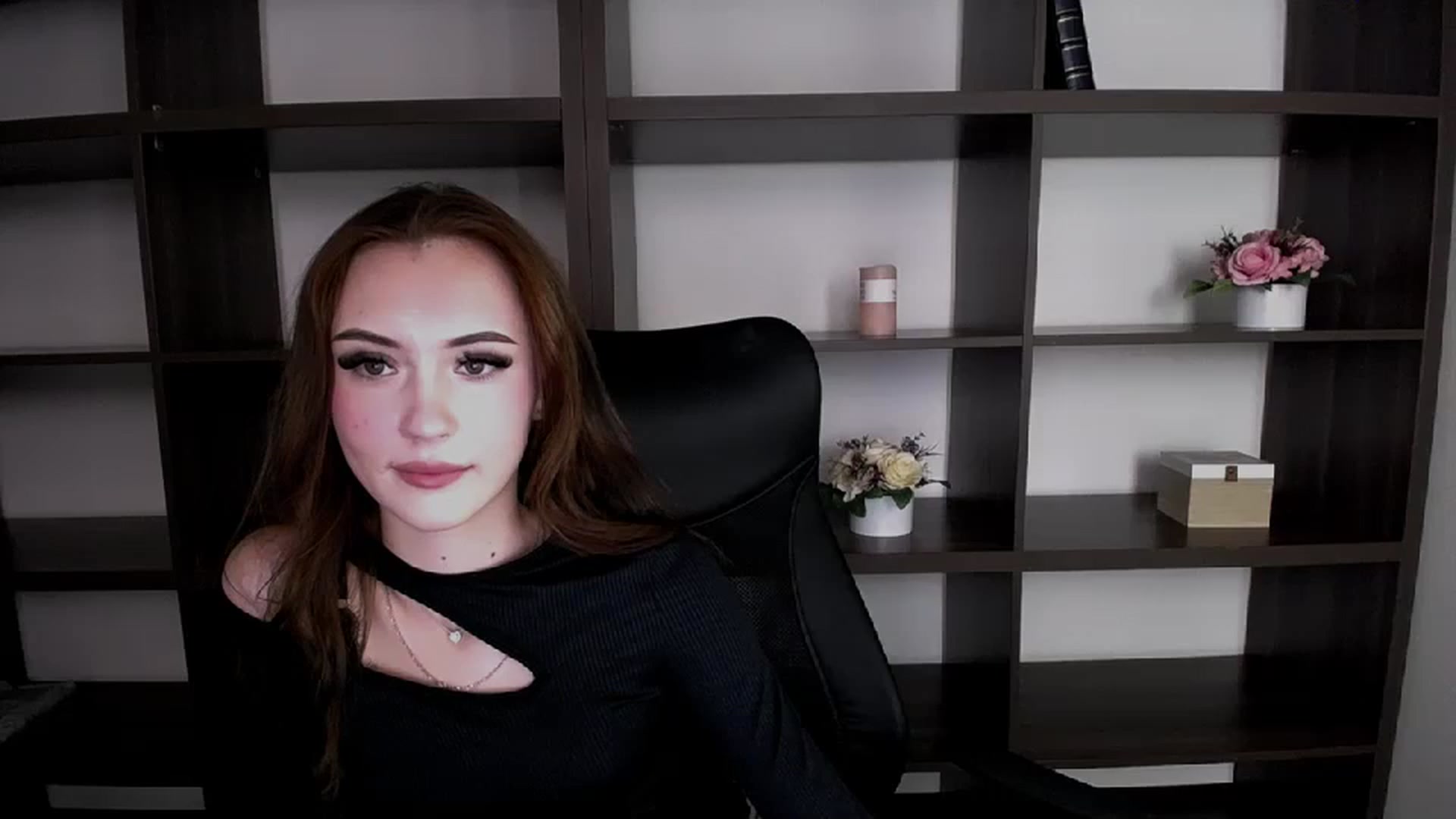 Gallery image thumbnail from Nikonara_'s myfreecams stream on, 12/02/2023, 11:09 image 11 of 20